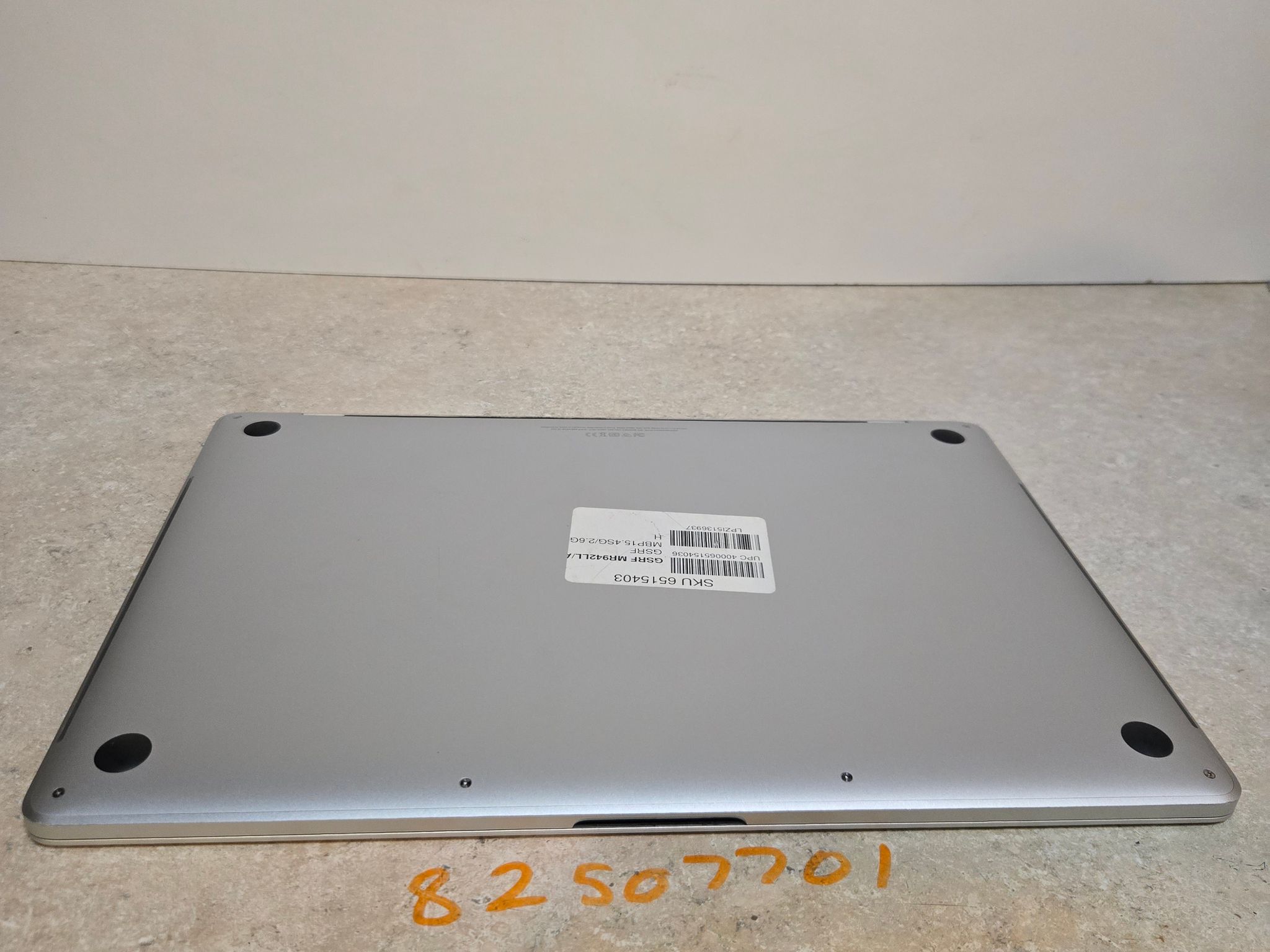 Apple Macbook Pro 15 inch Laptop - 2018 - intel i7 - 512GB SSD - Model A1990