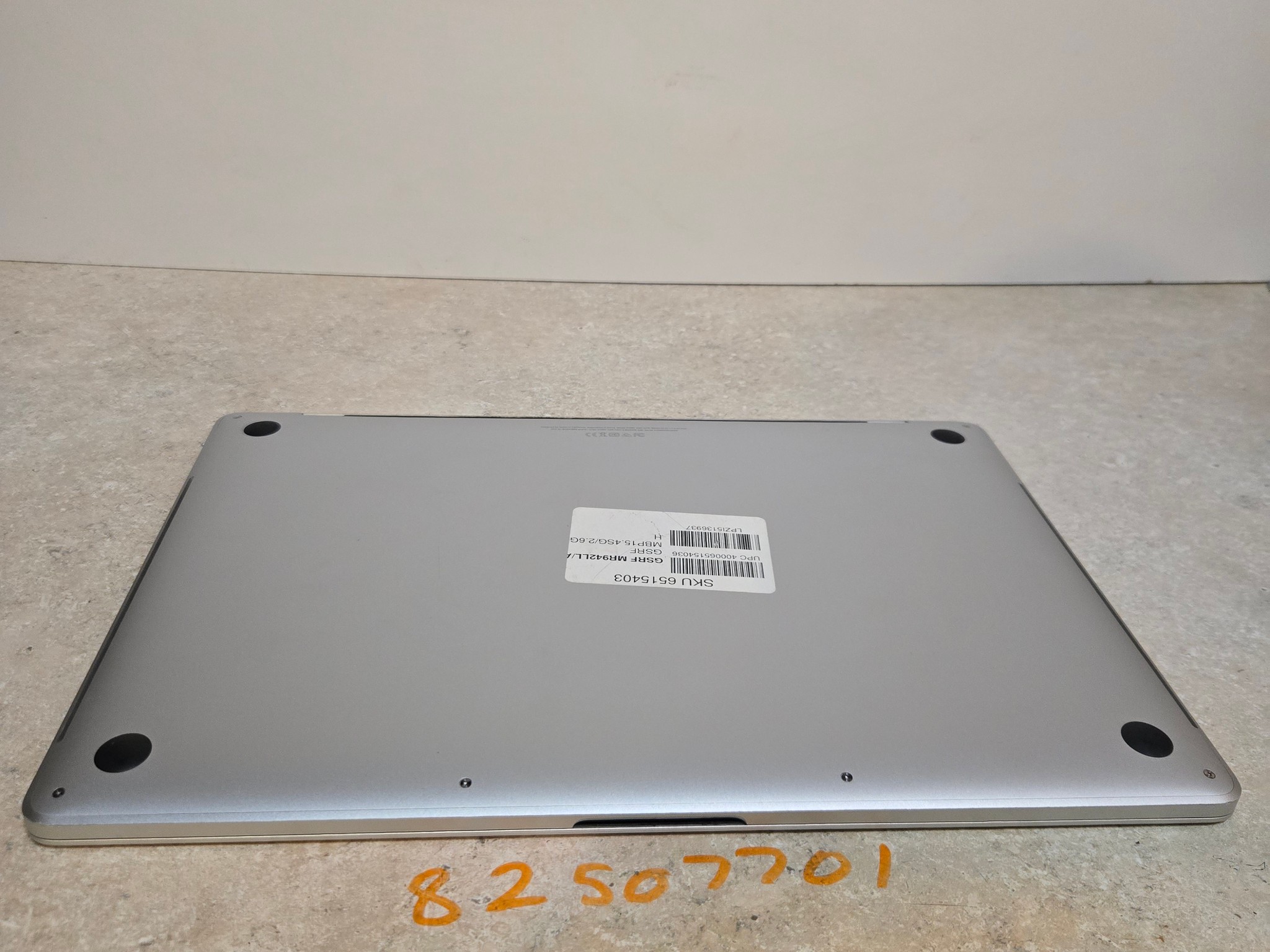 Apple Macbook Pro 15 inch Laptop - 2018 - intel i7 - 512GB SSD - Model A1990
