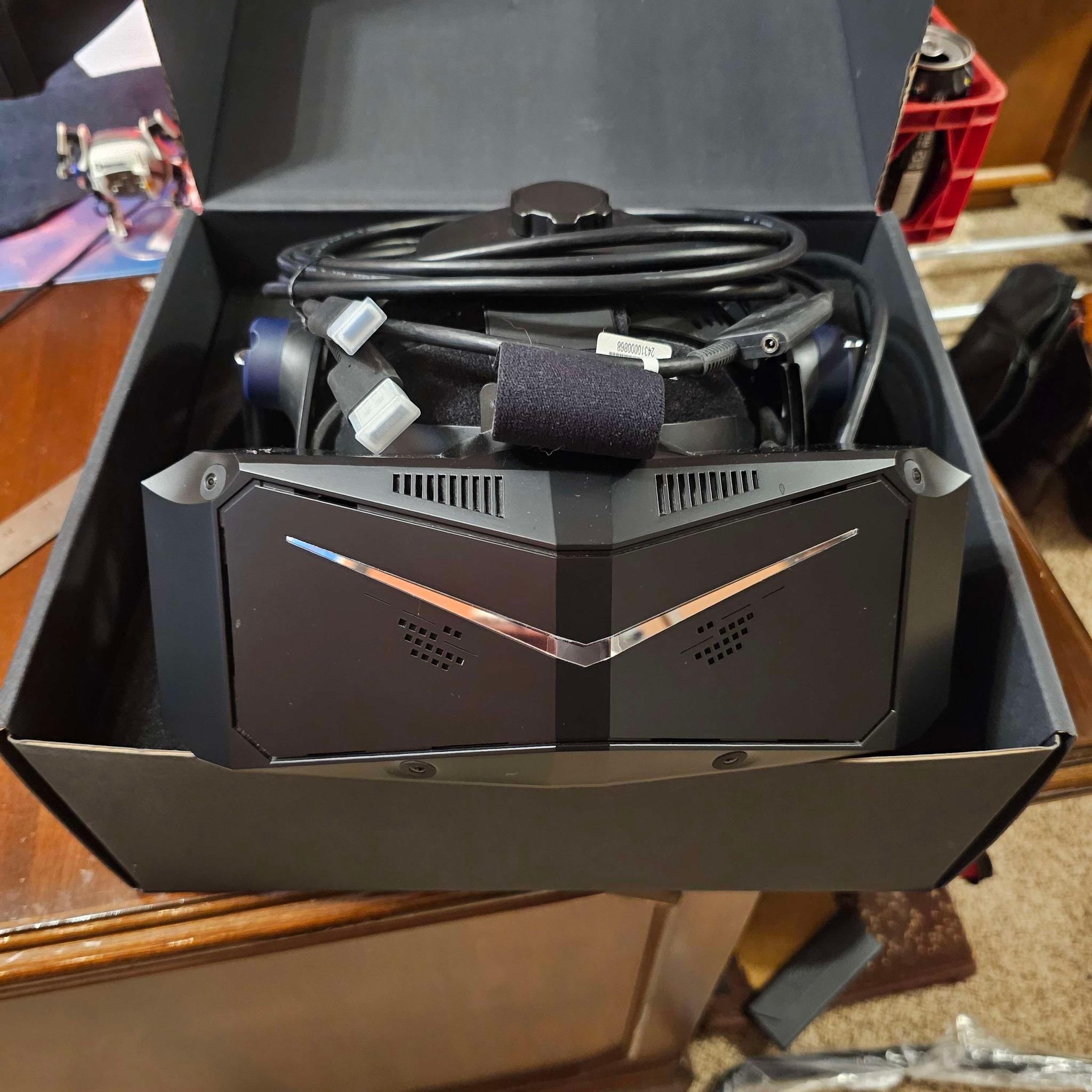 Pimax Crystal Light with, upgraded speakers, comfort strap and controllers