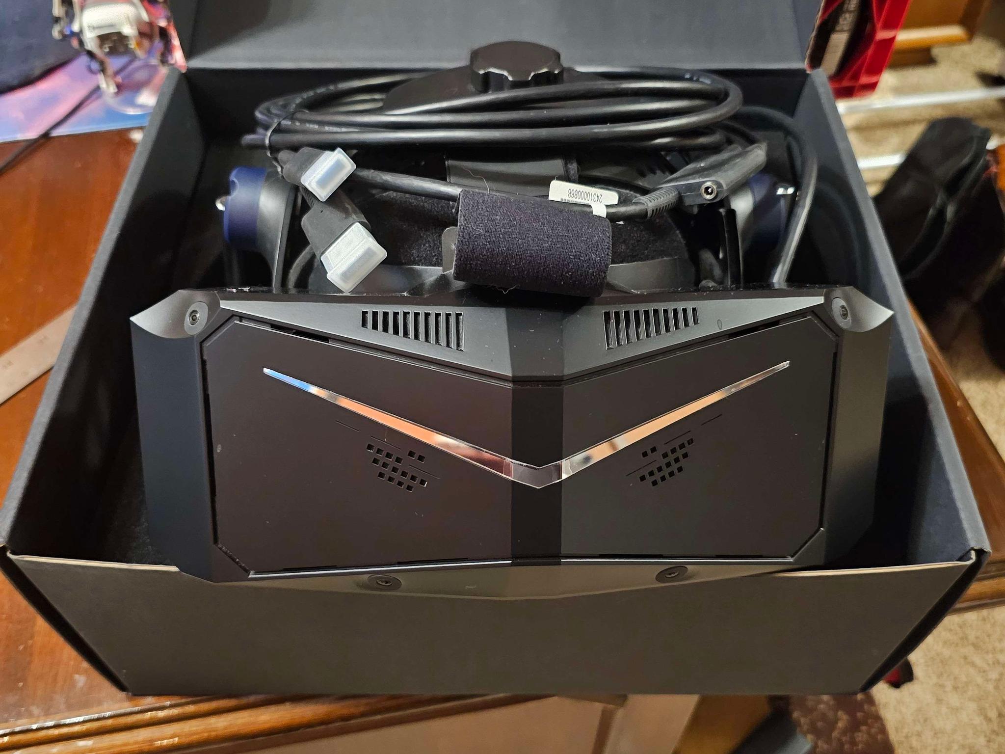 Pimax Crystal Light with, upgraded speakers, comfort strap and controllers