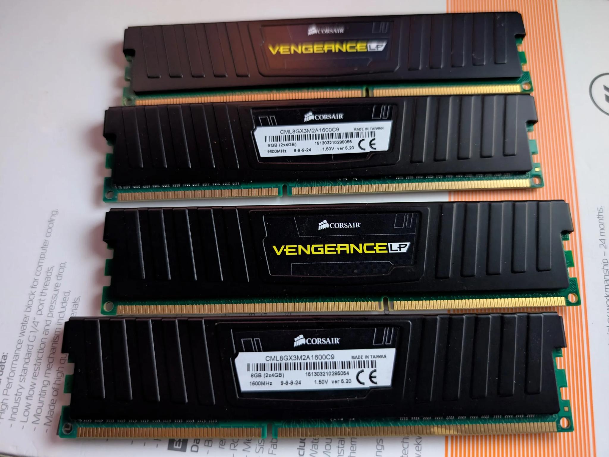 Corsair CML8GX3M2A1600C9 Vengeance 16GB (4x4GB) DDR3 1600 MHz 16GB total memory