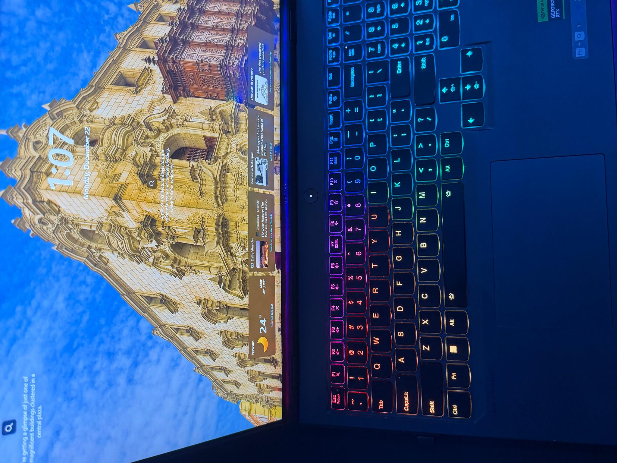 Legion Pro 7 16IRX8H 4080GPU 1TB