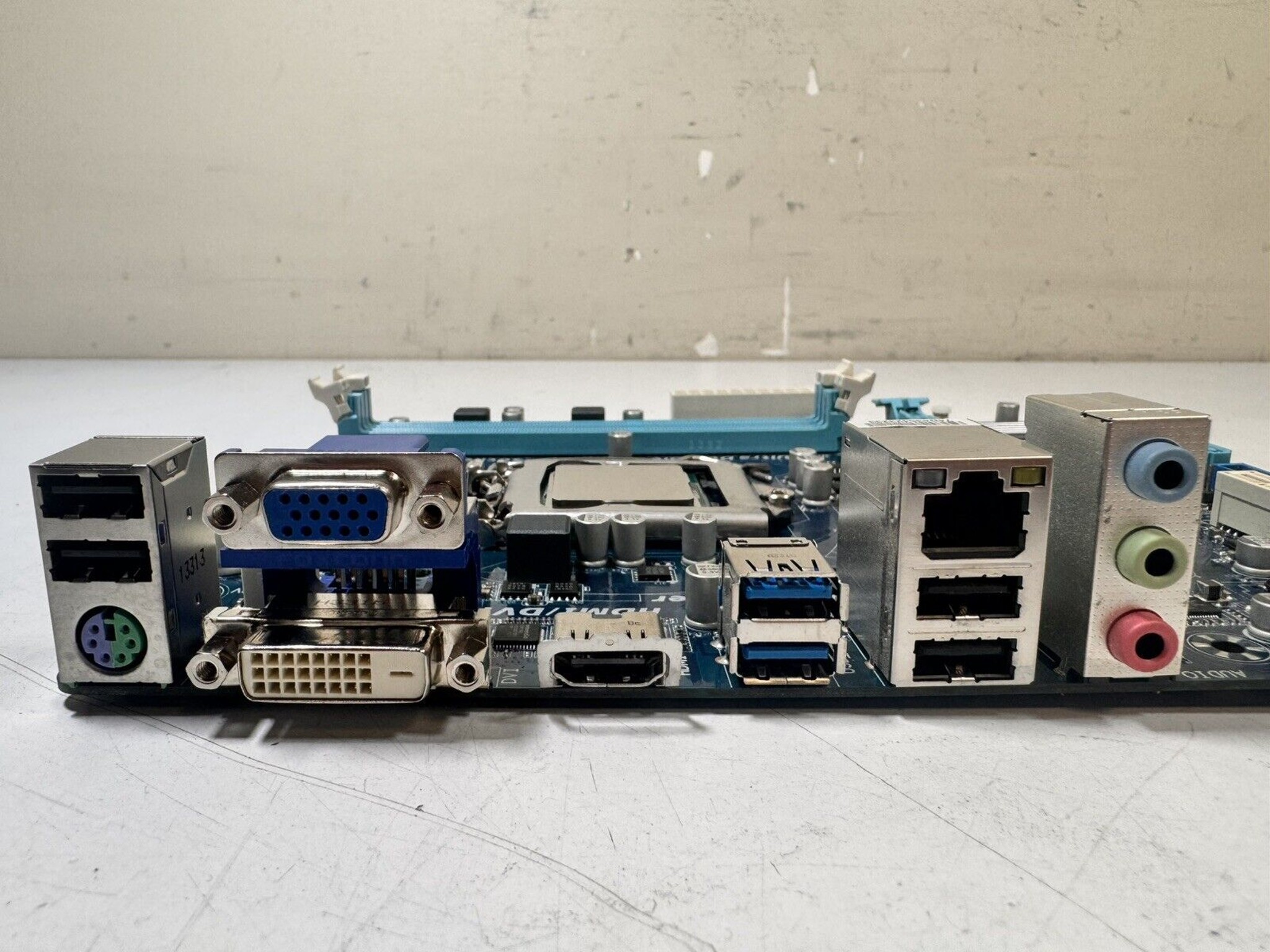 Gigabyte GA-H61M-USB3H Motherboard w/i5-3350P CPU
