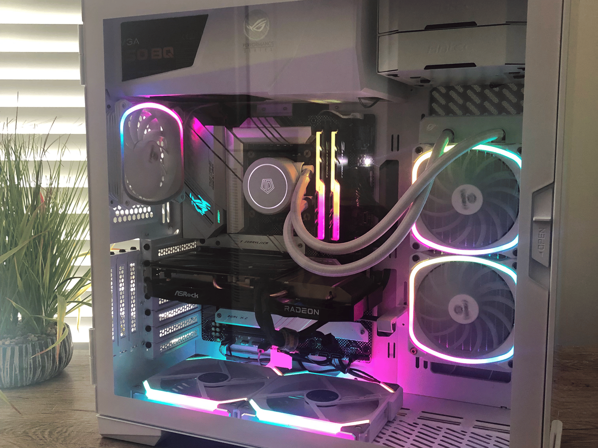 Gaming PC w/ AMD RX 6600 | Intel Core i7 12700K (White Build) Great Condition