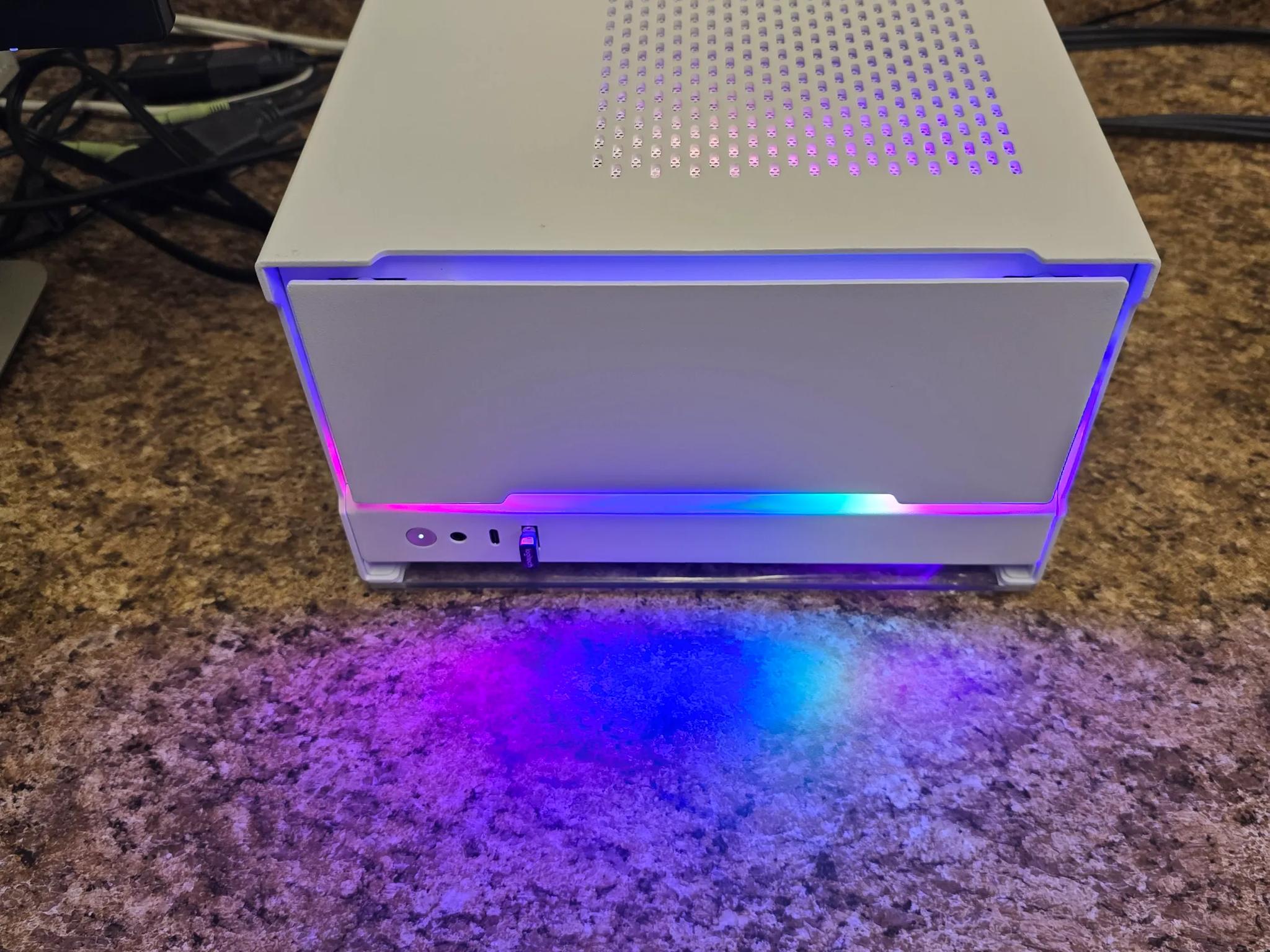 Tiny white box 7600x - 4060 Mini ITX