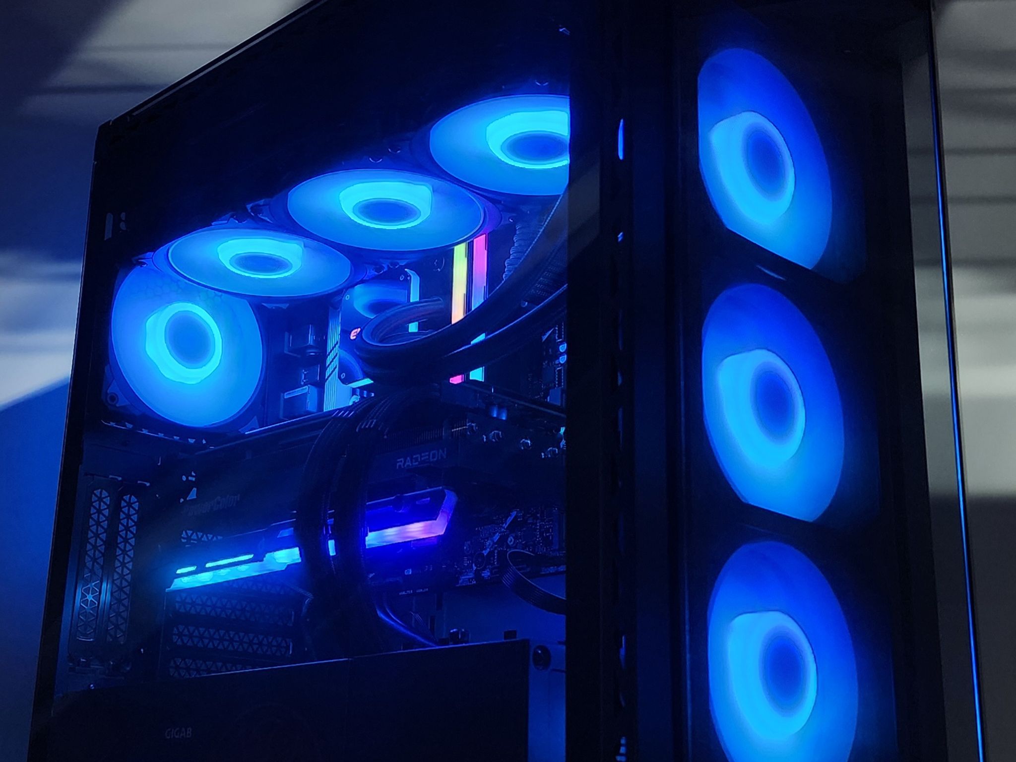 Gaming PC i7-14700F 32GB RAM 2TB SSD RX 7800 XT 16GB Windows 11 Computer