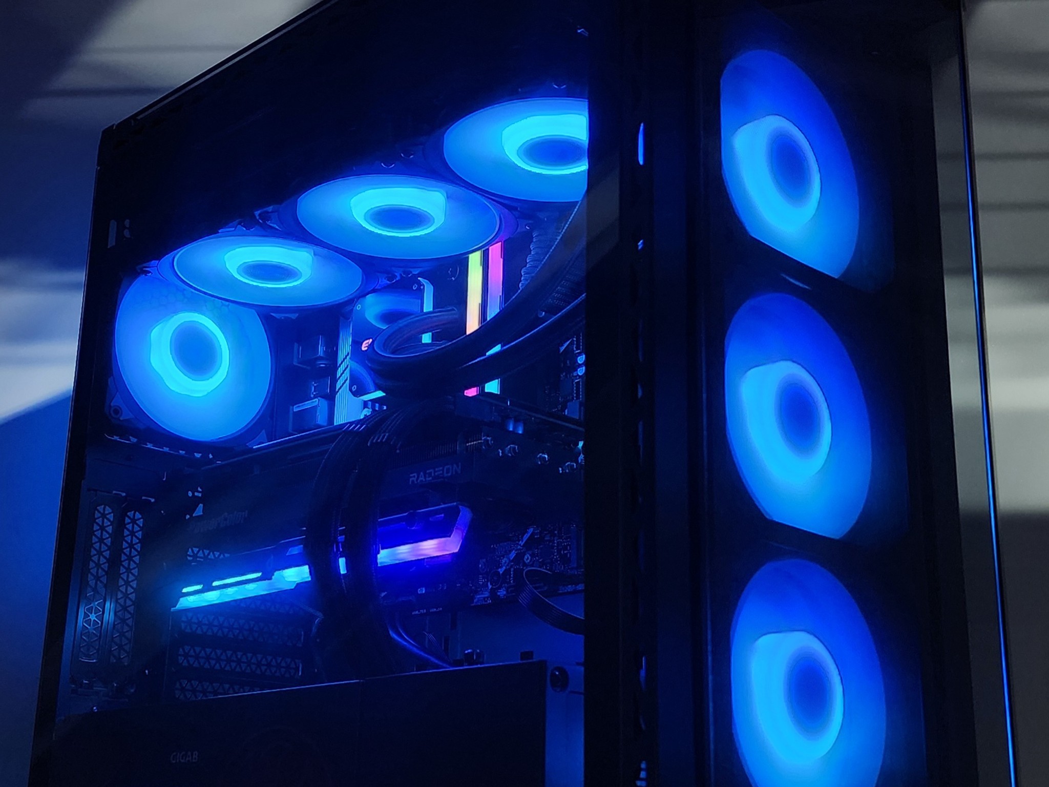 Gaming PC i7-14700F 32GB RAM 2TB SSD RX 7800 XT 16GB Windows 11 Computer