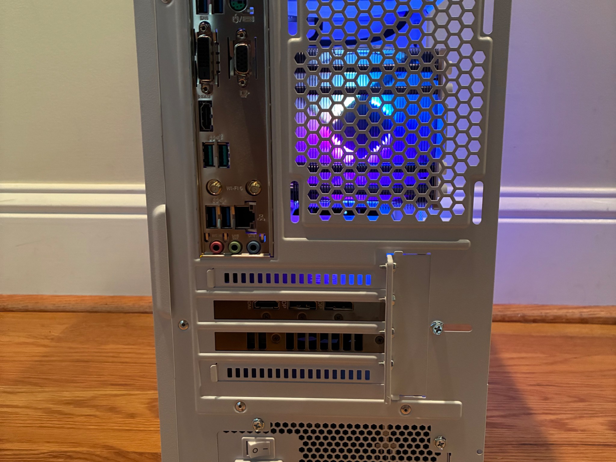 RX 9060XT R7 5800XT WHITE RGB GAMING PC 32GB 1TB SSD WiFi 6 WINDOWS 10/11