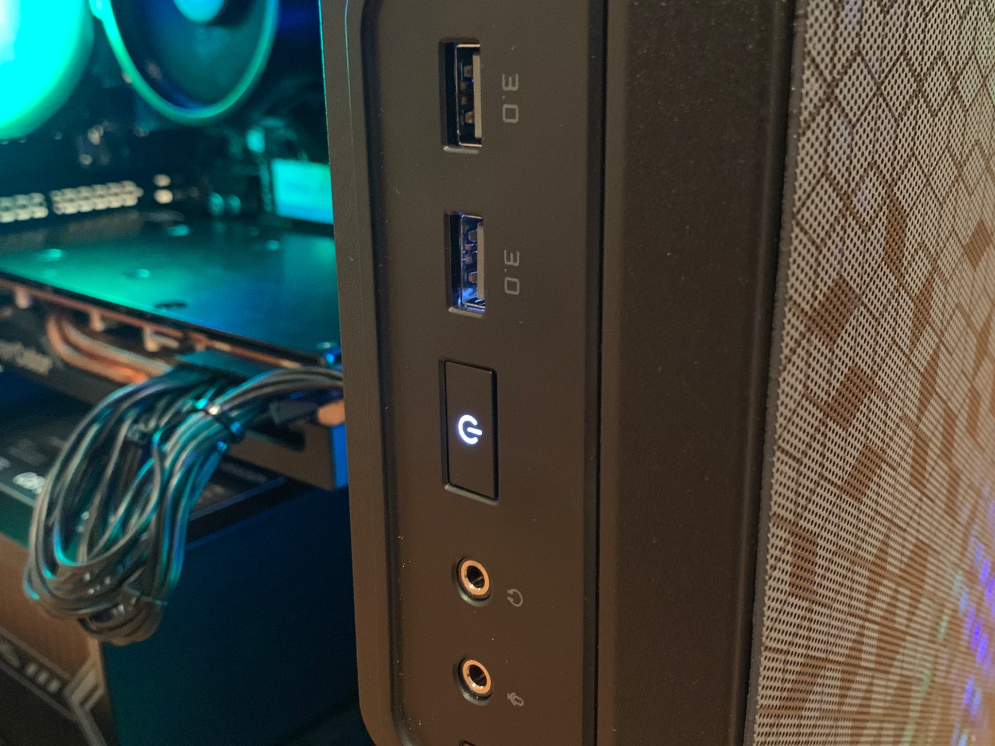 RX 5700 XT RYZEN 5 3600 CUSTOM RGB GAMING PC 16GB RAM 500GB M.2 NVMe SSD WINDOWS 10 INSTALLED