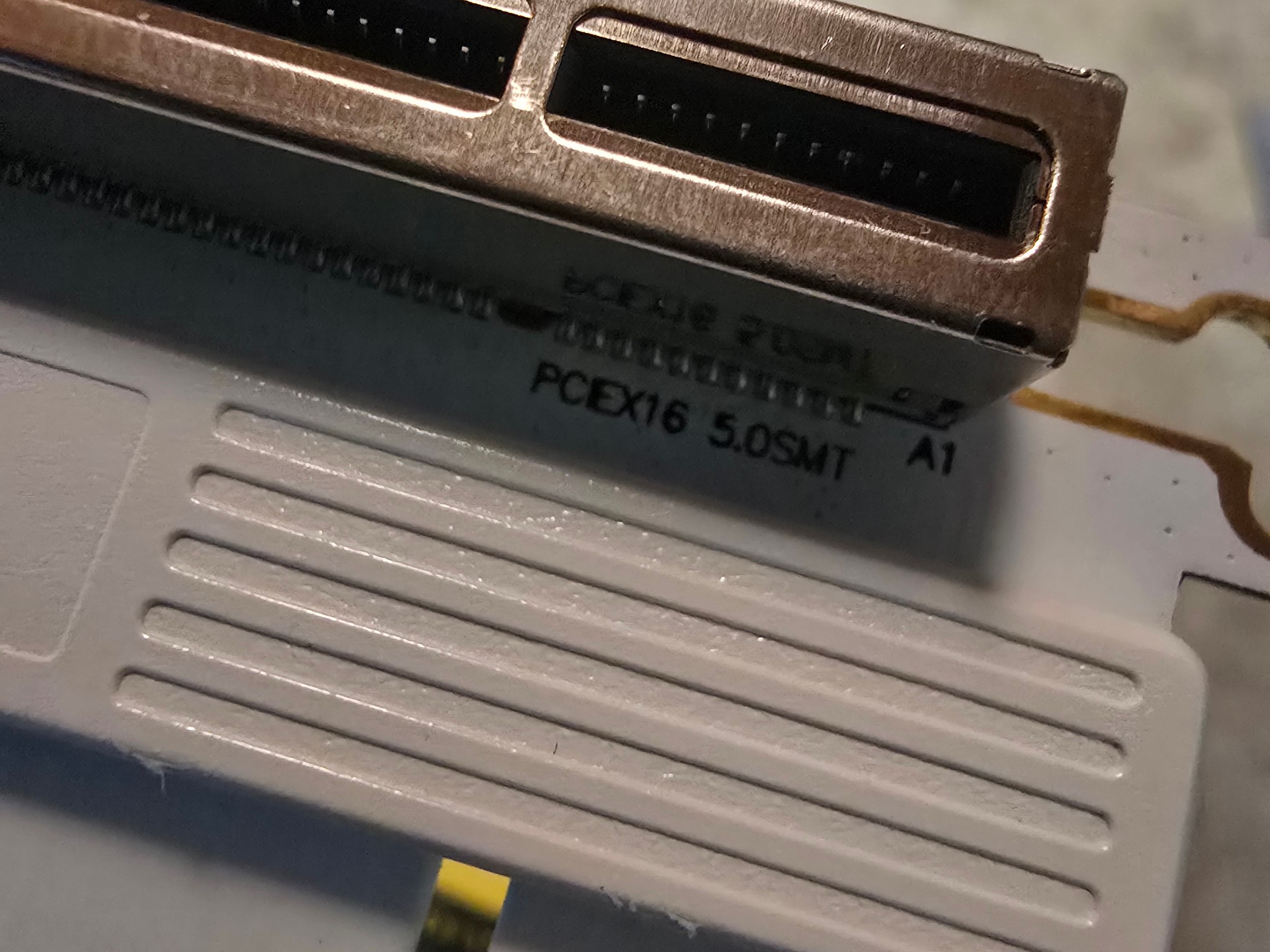 PCIE 5.0 Riser Cable 128GB/s Bandwidth GPU Extension Backwards Compatible PCIE 4.0/3.0 White 30cm
