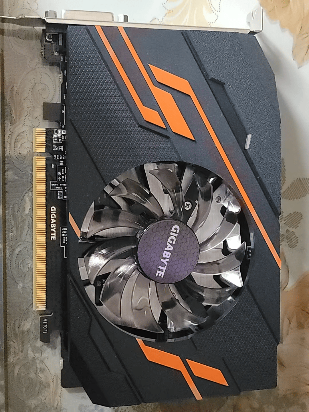 Like new Gt 1030 