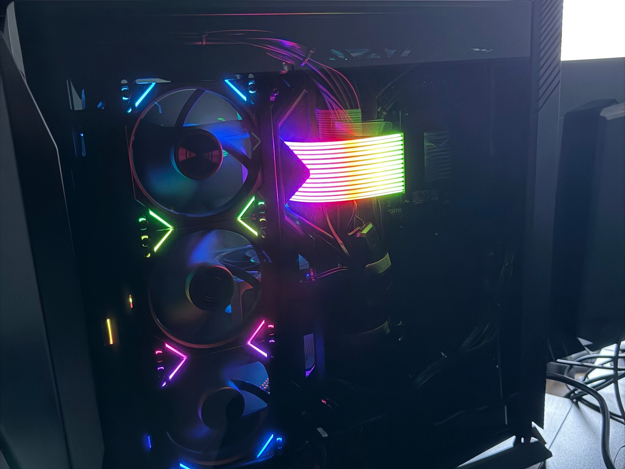 Asus Astral RTX 5090 OC 32GB + AMD Ryzen 9 9950X3D