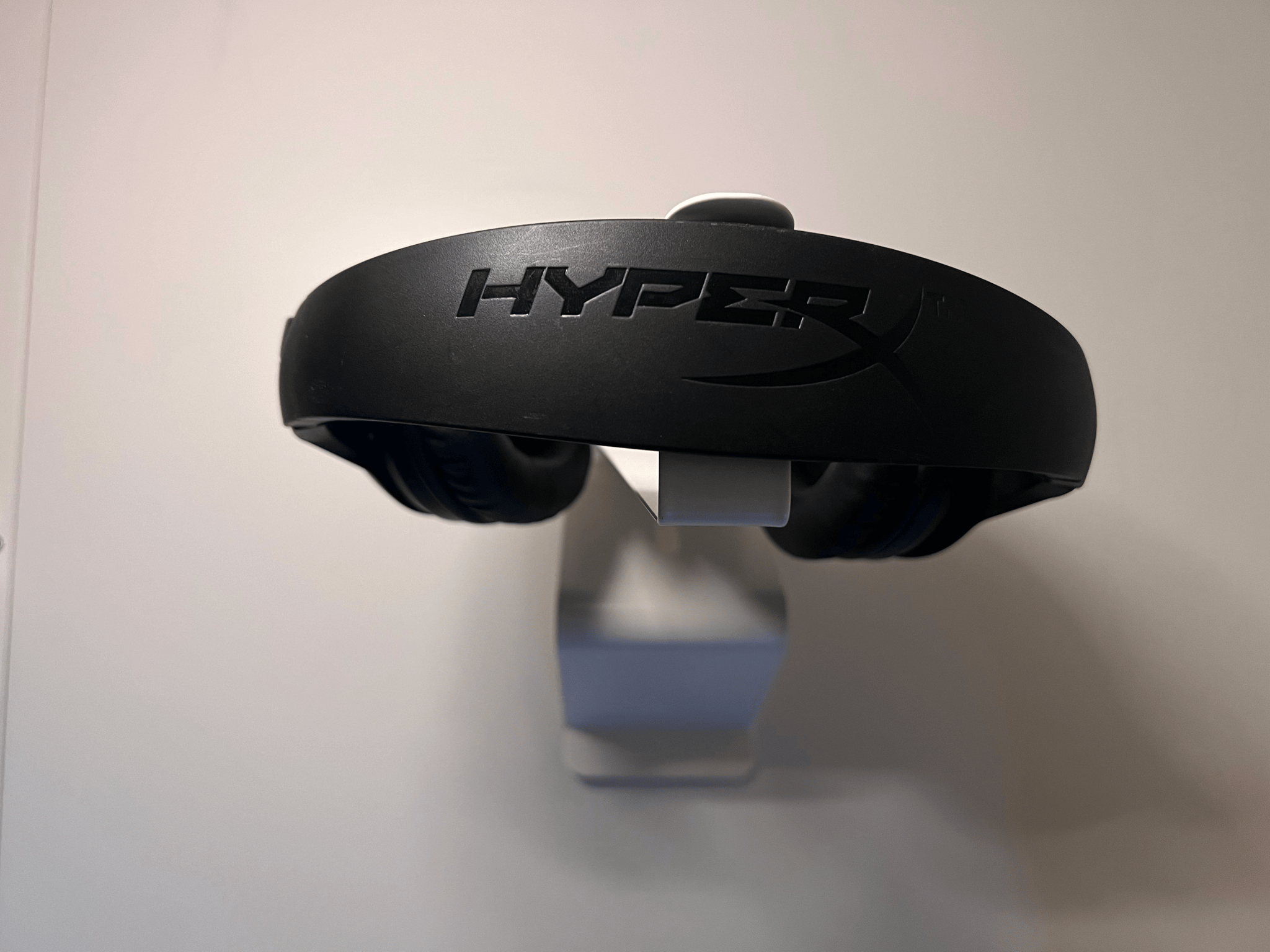 WIRELESS  Noise-cancelling Hyperx Headset 30HR long lasting battery