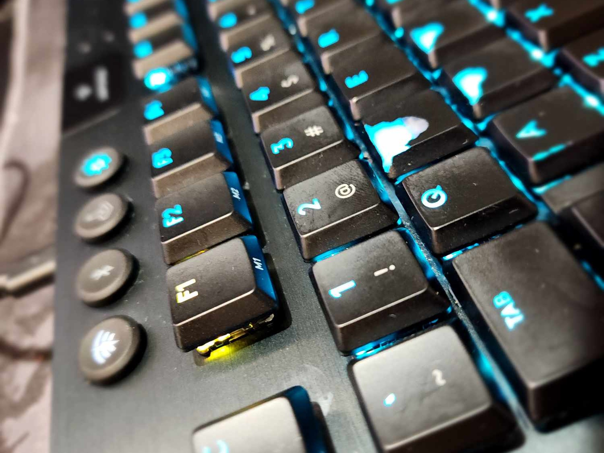 Logitech - G915 LIGHTSPEED TKL Mechanical GL Tactile Switch Gaming Keyboard