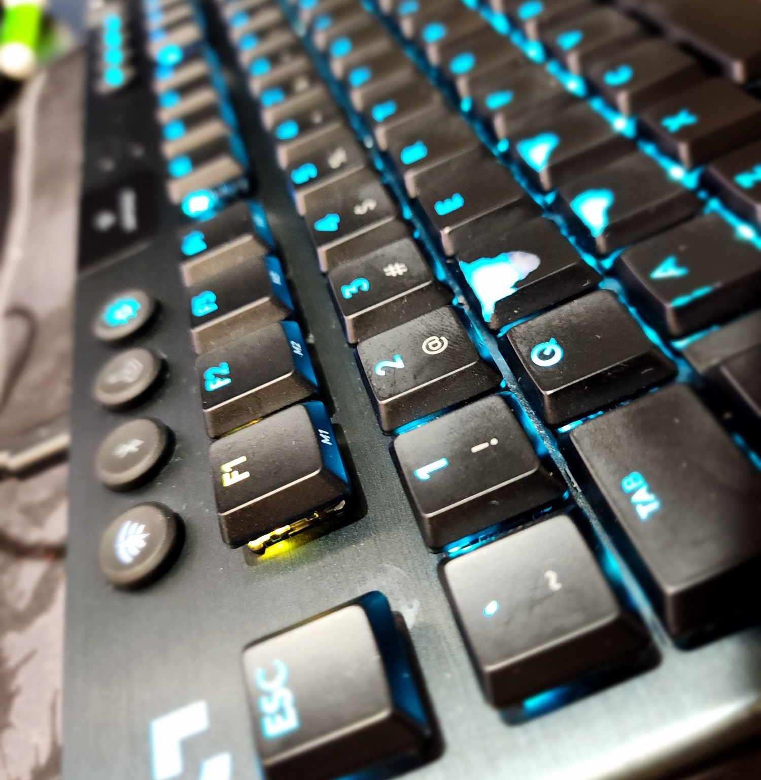 Logitech - G915 LIGHTSPEED TKL Mechanical GL Tactile Switch Gaming Keyboard