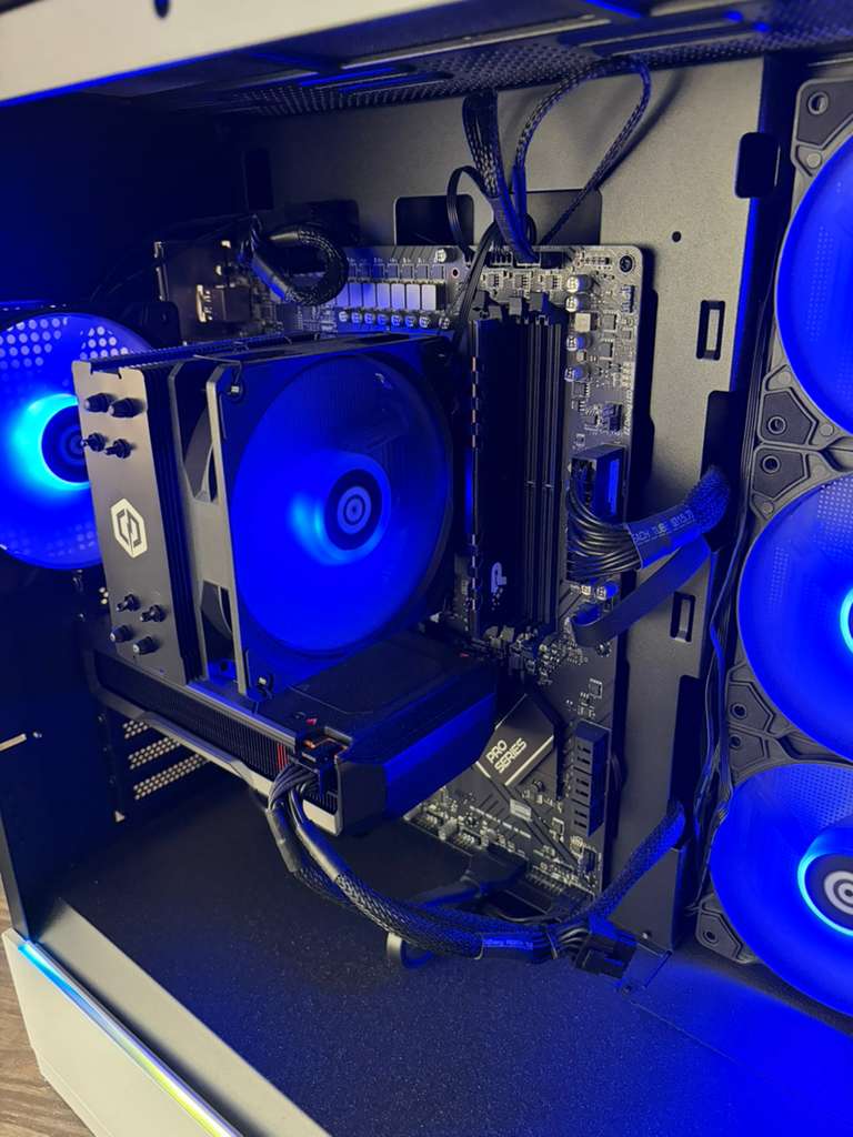 CyberPowerPC - AMD Ryzen 7 8700F - 16GB Memory - AMD Radeon RX 7600 8GB - 1TB PCIe 4.0 SSD - White