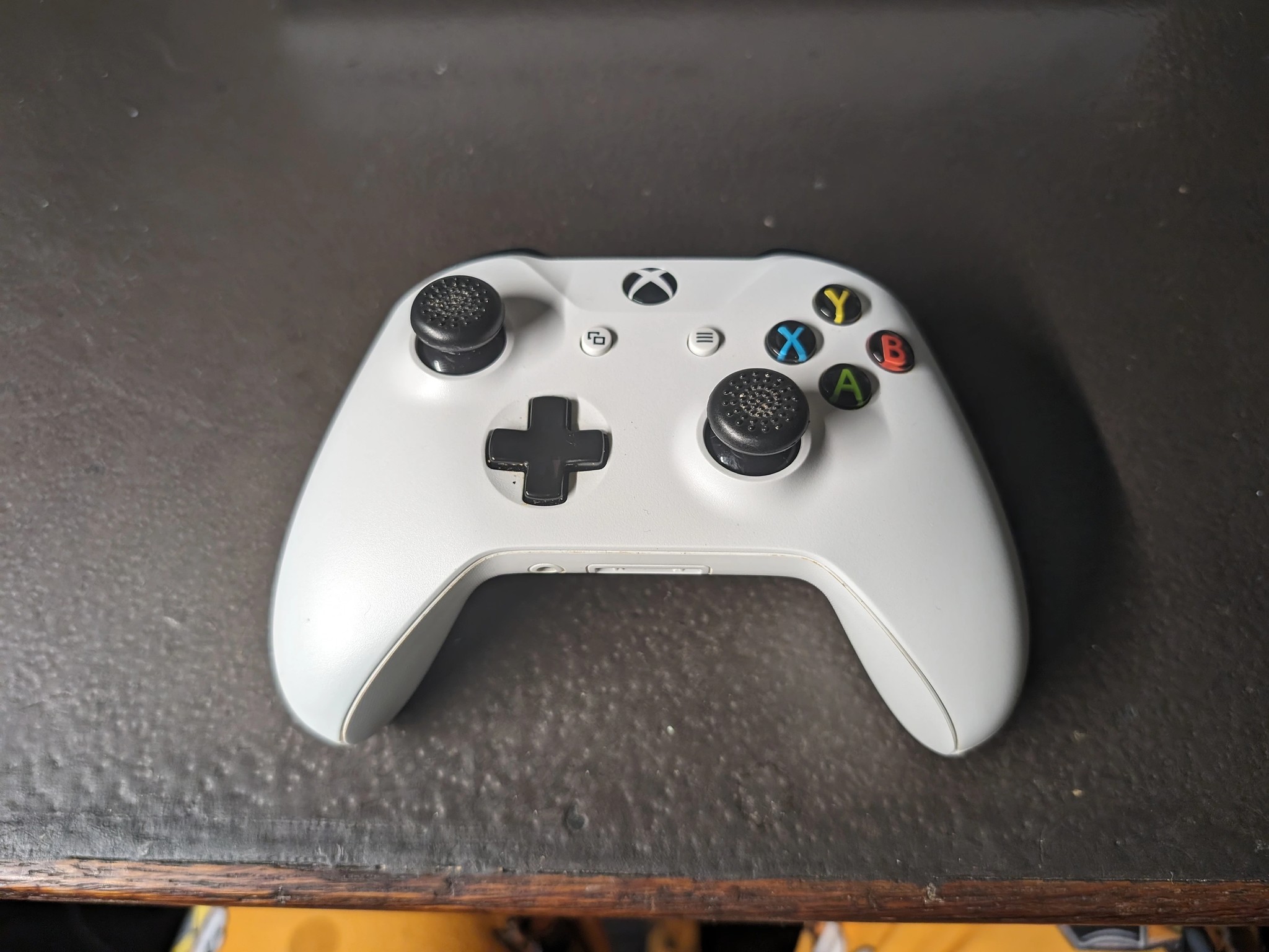 [Used] Xbox One S bundled with 17 games and a 2TB External drive.