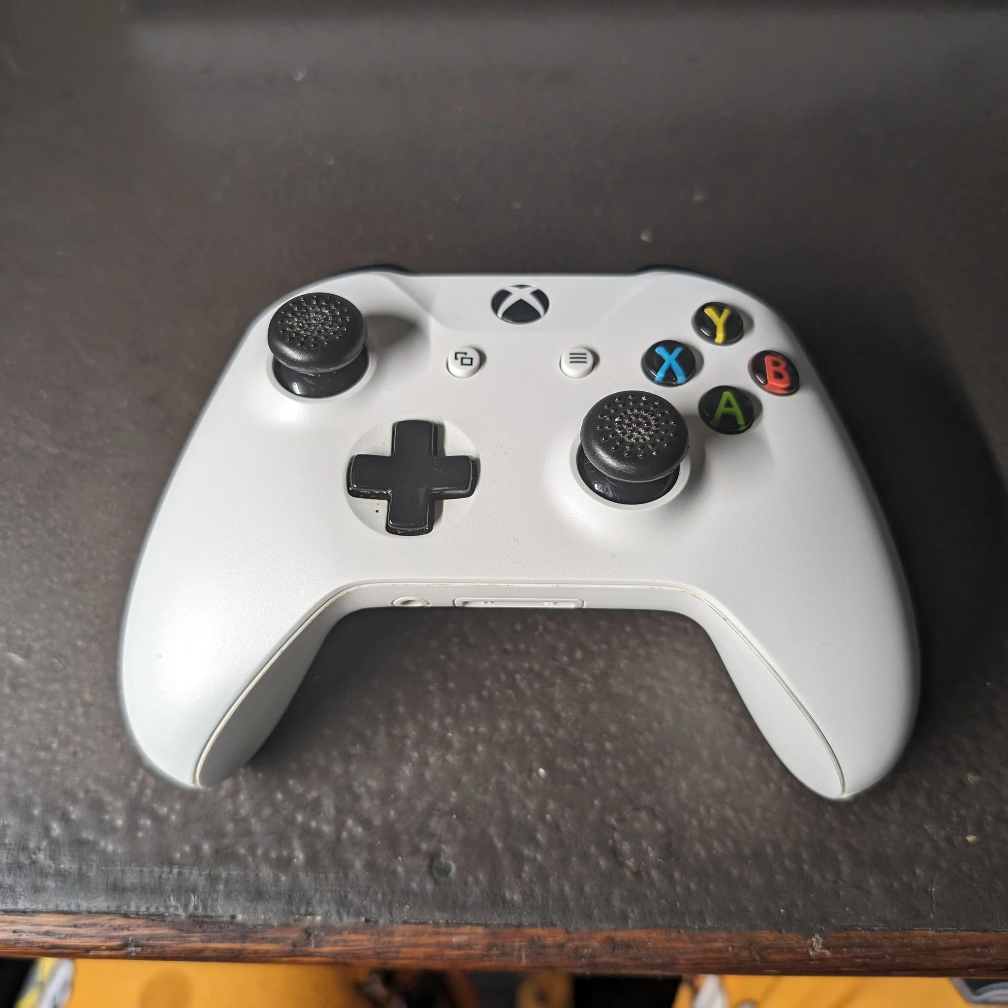 [Used] Xbox One S bundled with 17 games and a 2TB External drive.