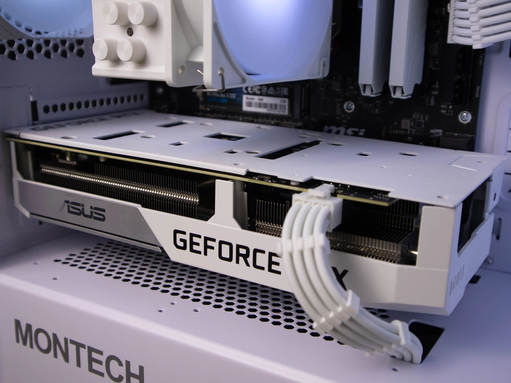 Whiteout 2.0 (RTX 3060 Ti | Ryzen 5 5600G | 16gb RAM)