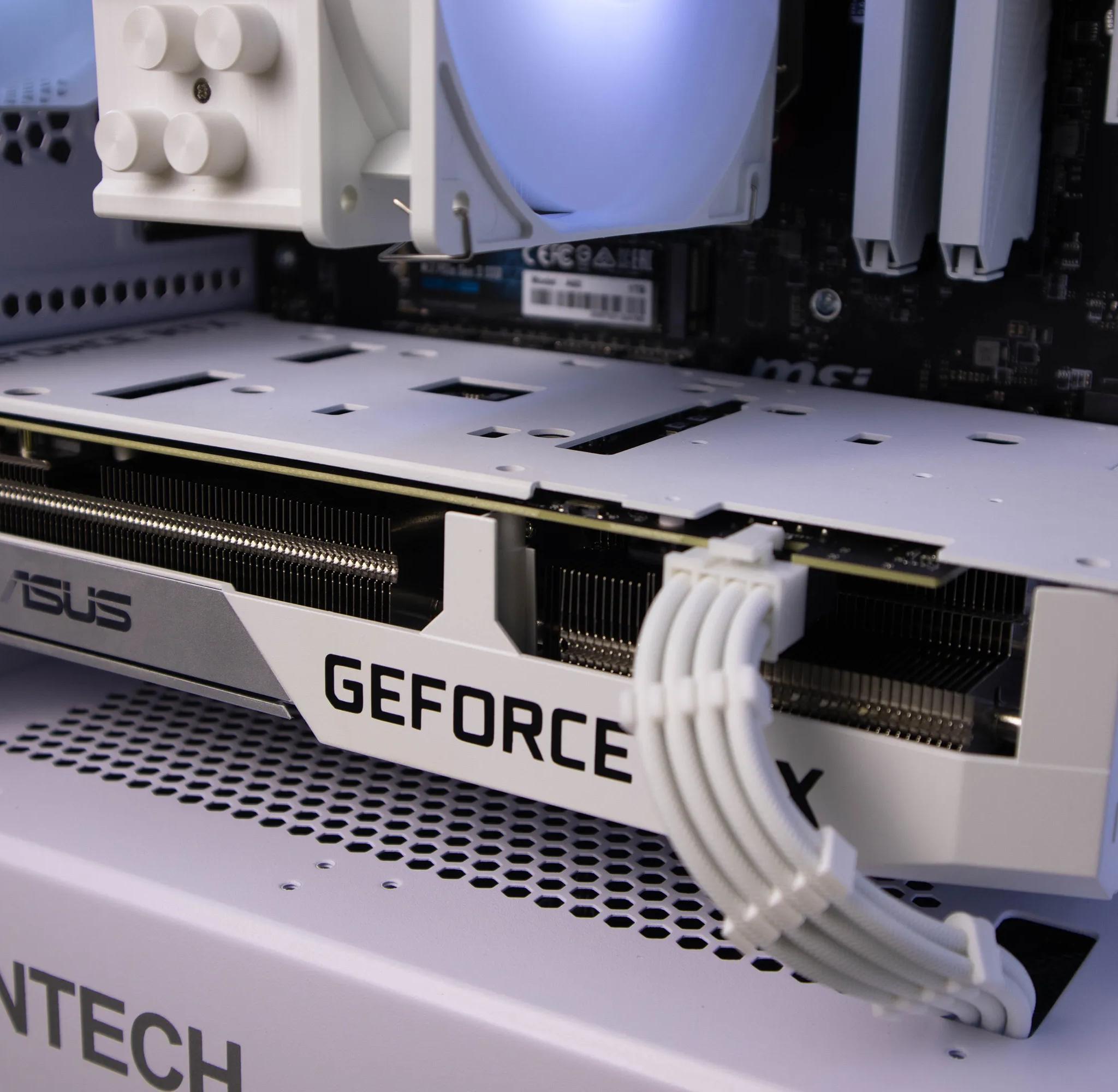 Whiteout 2.0 (RTX 3060 Ti | Ryzen 5 5600G | 16gb RAM)