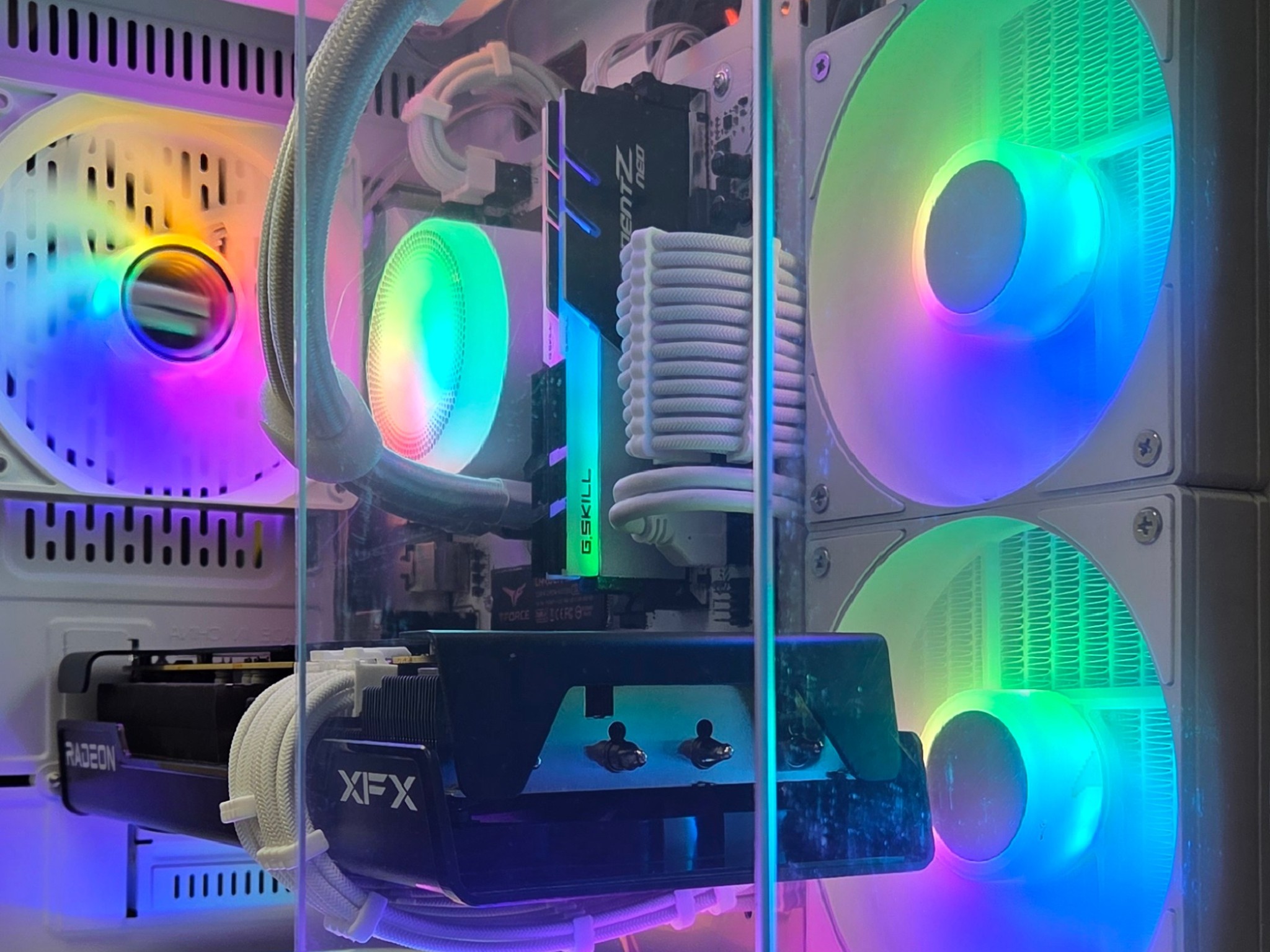 UDGX WhiteForge — Ryzen 5 • RX 7600 XT 16GB — 1080p/1440p Gaming PC