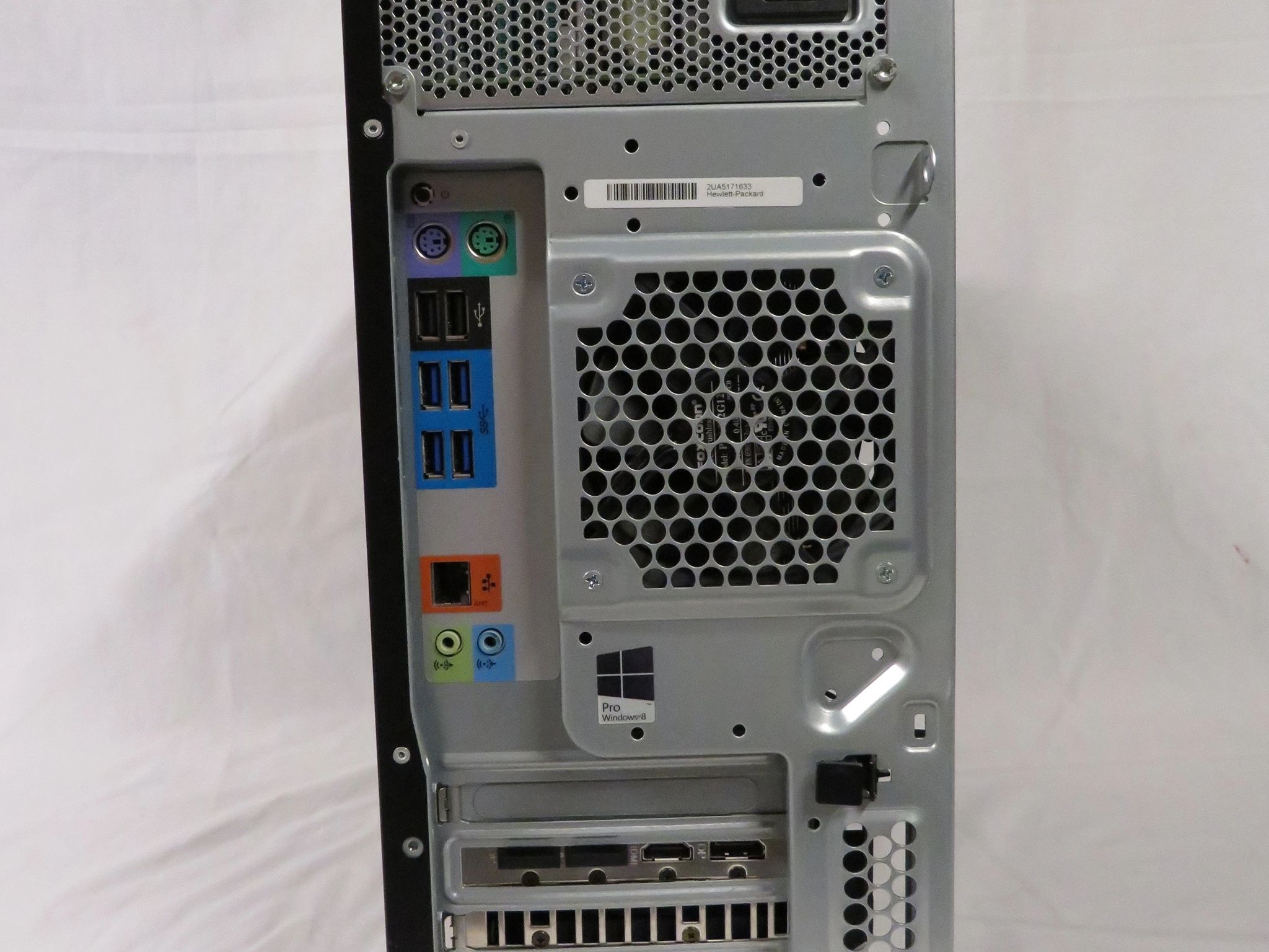 Sleeping beauty! Intel Xeon E5 1650 V3 with a RX6600. High refresh rate 1080p