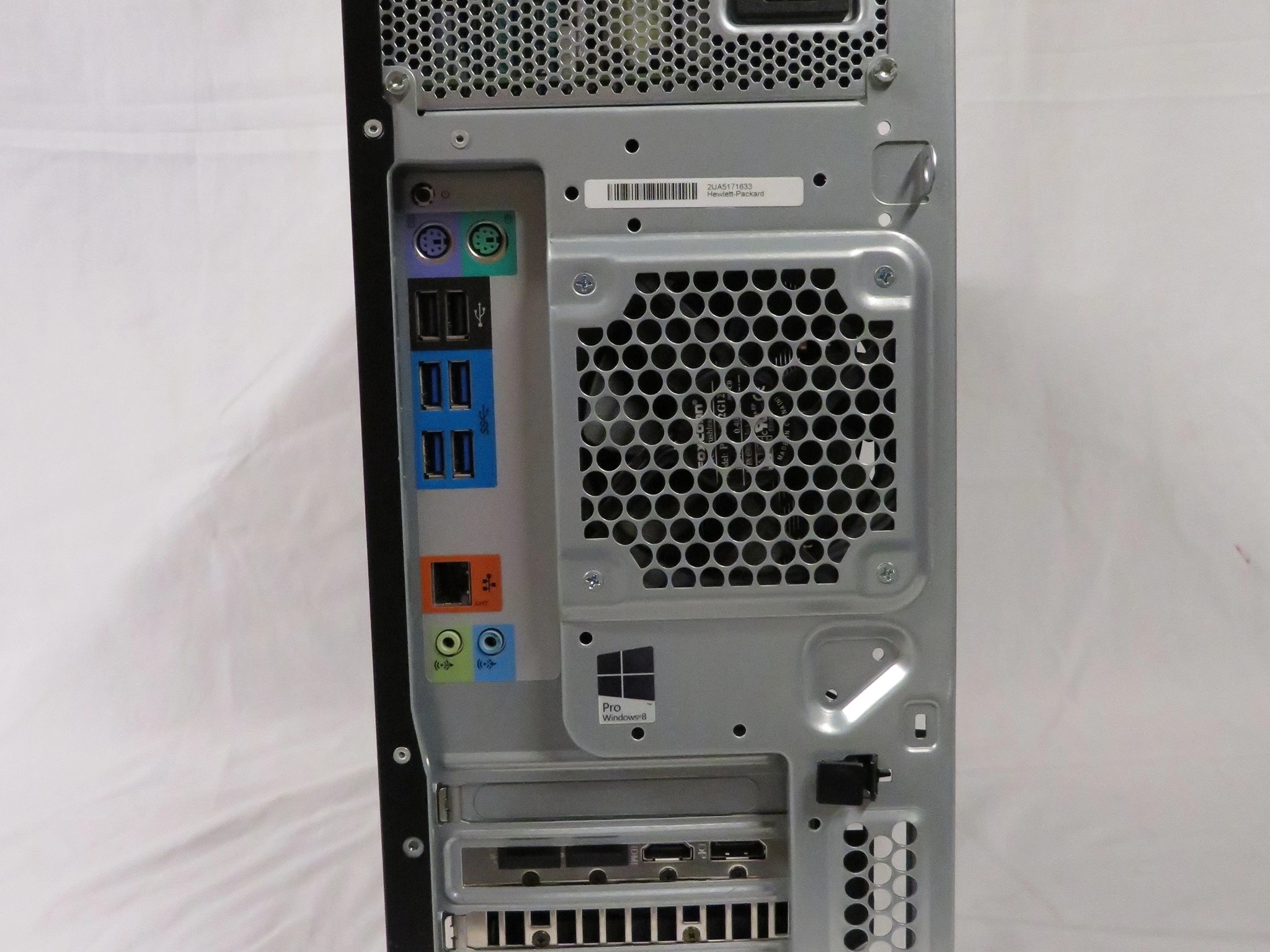 Sleeping beauty! Intel Xeon E5 1650 V3 with a RX6600. High refresh rate 1080p
