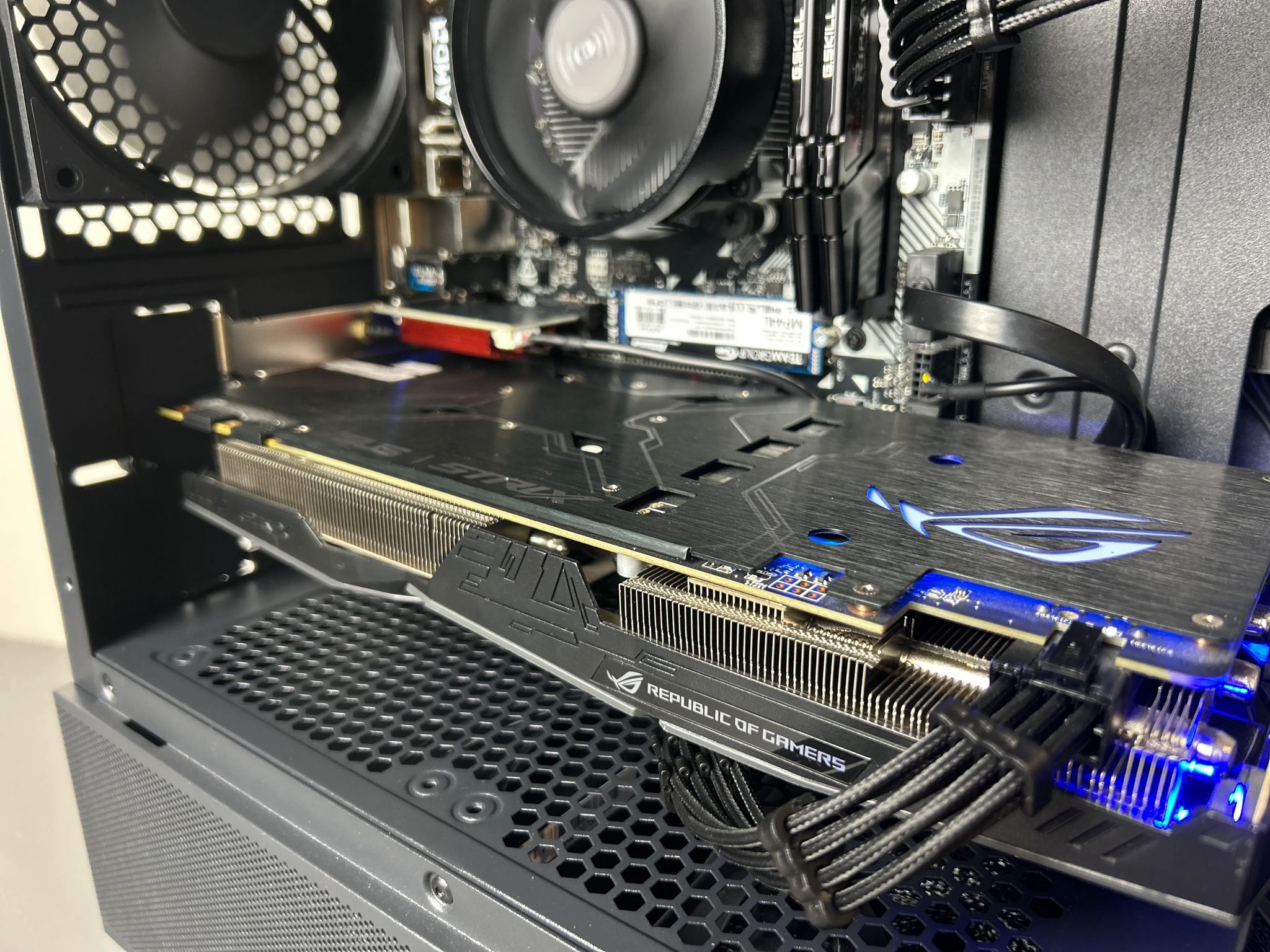 Black 1080p Esports Beast! | RYZEN 5 3600 | GTX 1070 | 16 GB RAM | Windows 11 | Wifi & BT included!