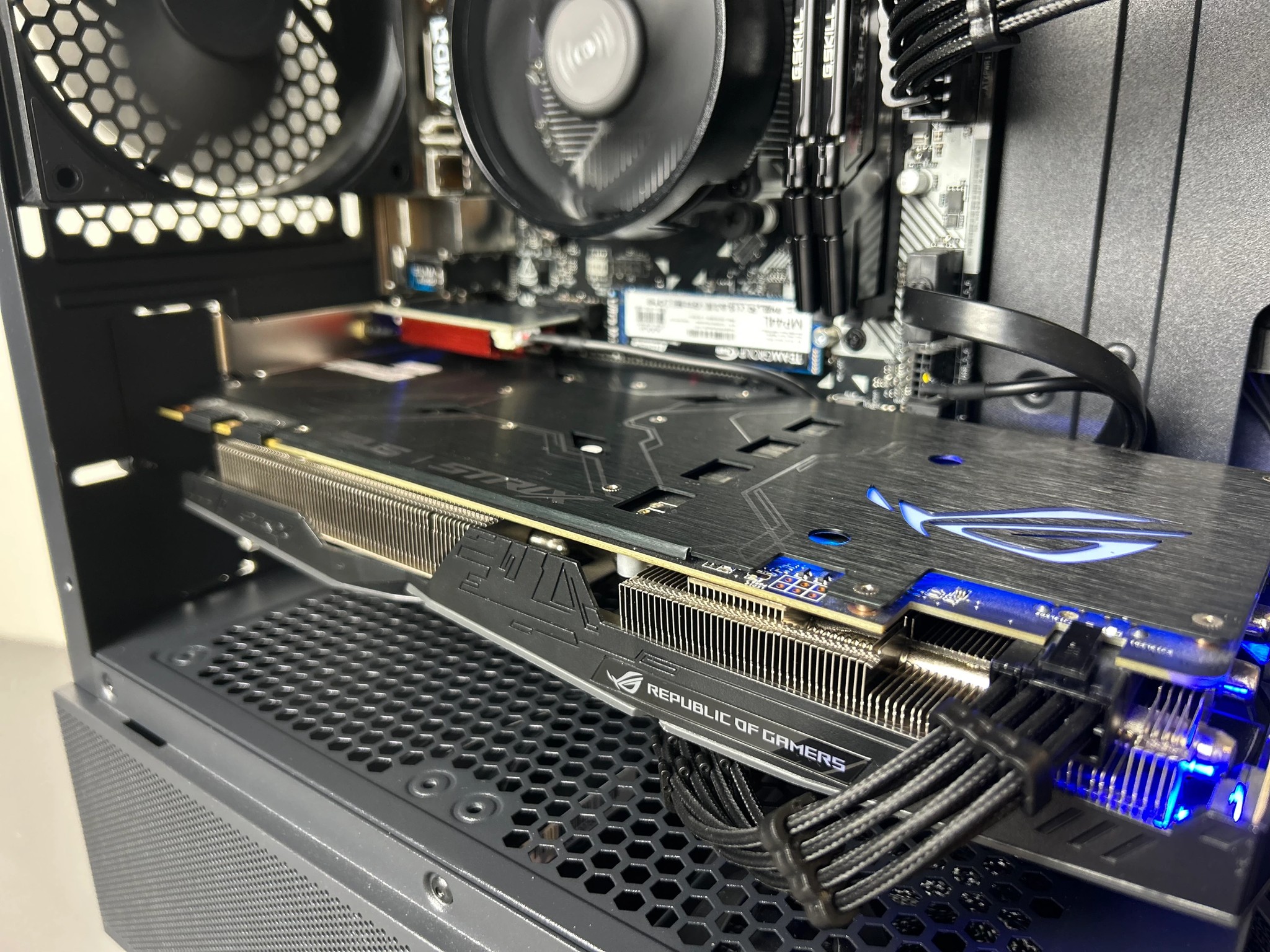 Black 1080p Esports Beast! | RYZEN 5 3600 | GTX 1070 | 16 GB RAM | Windows 11 | Wifi & BT included!