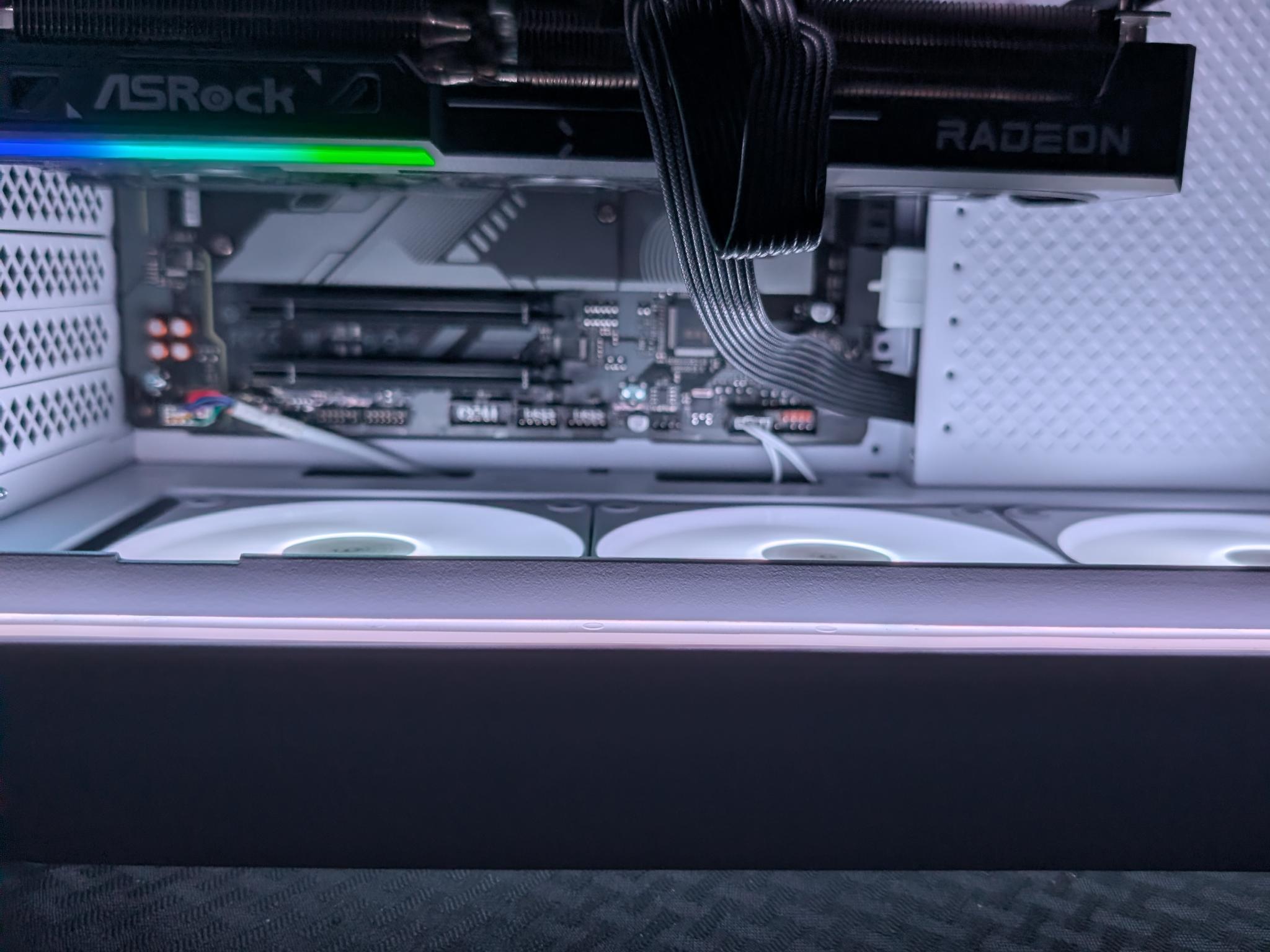 Gaming PC RX 9070-Ryzen 5 9600x-32 GB DDR5 6000-1 TB NVME mostly new