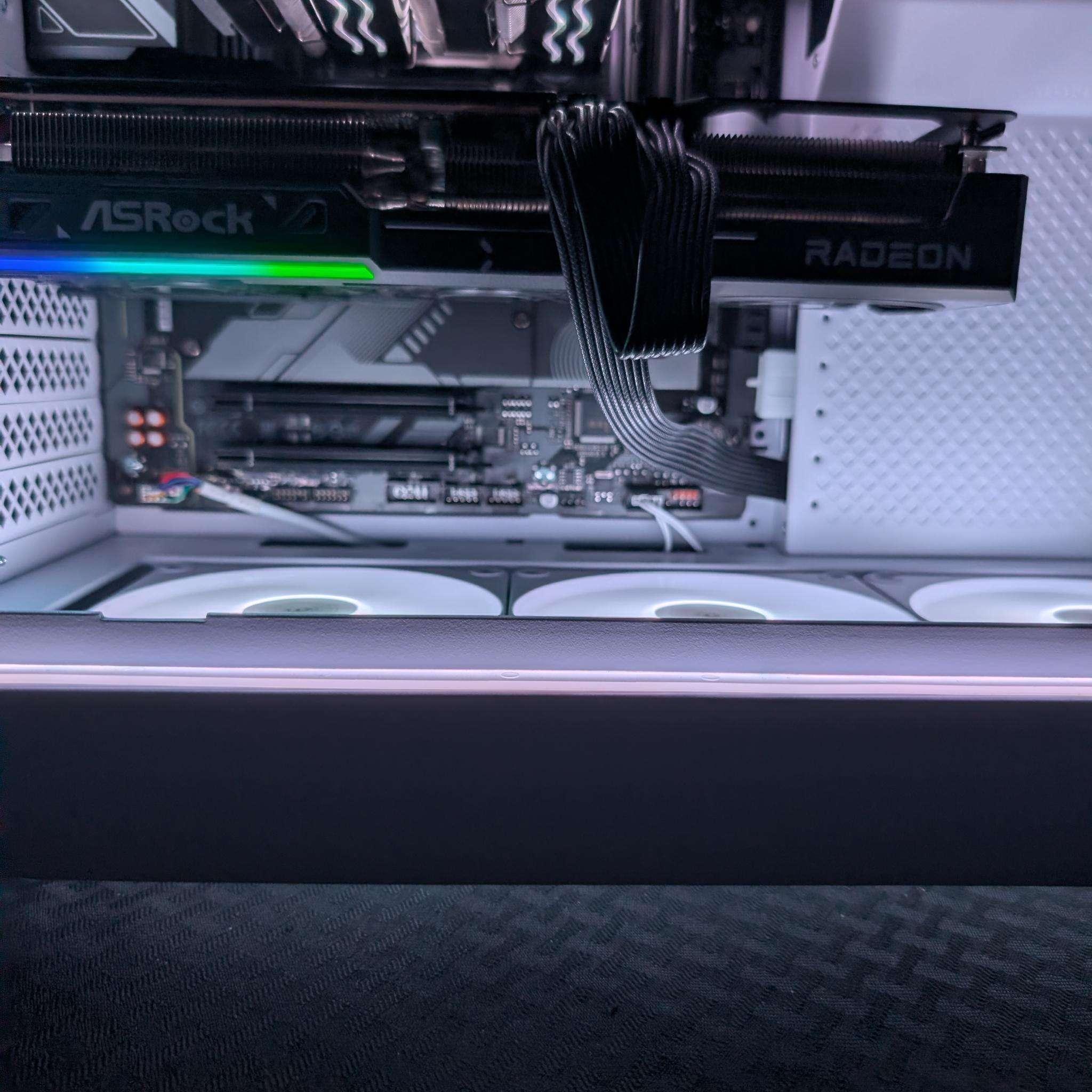 Gaming PC RX 9070-Ryzen 5 9600x-32 GB DDR5 6000-1 TB NVME mostly new