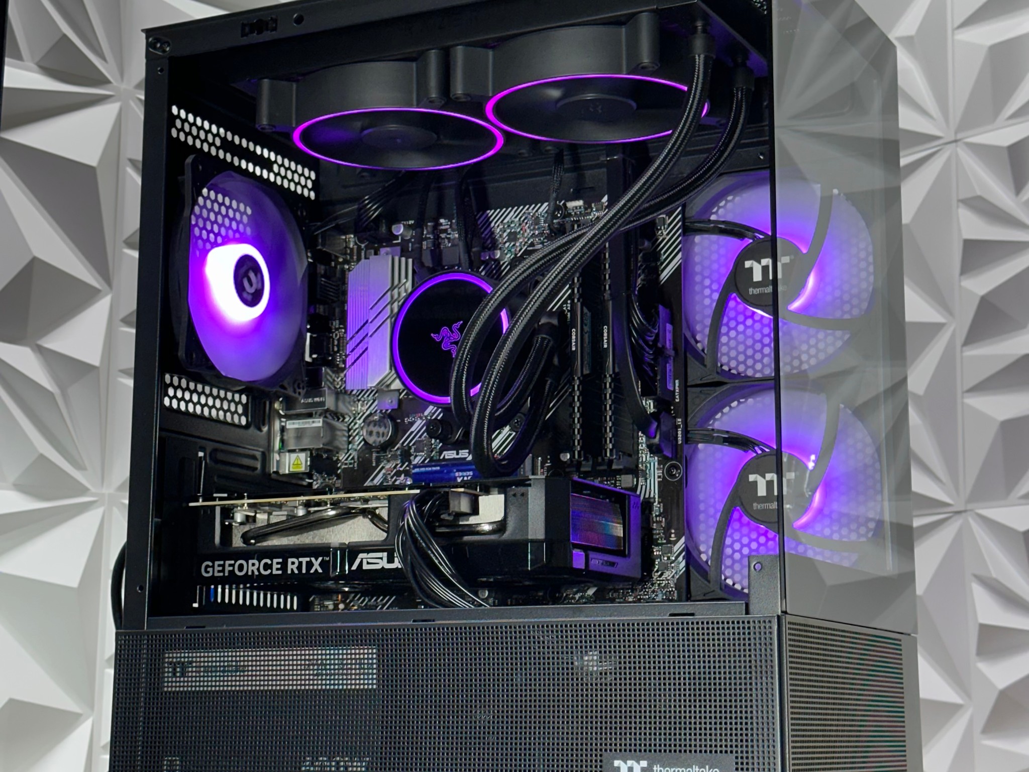 rtx 5060 / Ryzen 5 5600x / 32GB 3200MHz ram / 1TB Kingspec Nvme ssd / B550 / 600w