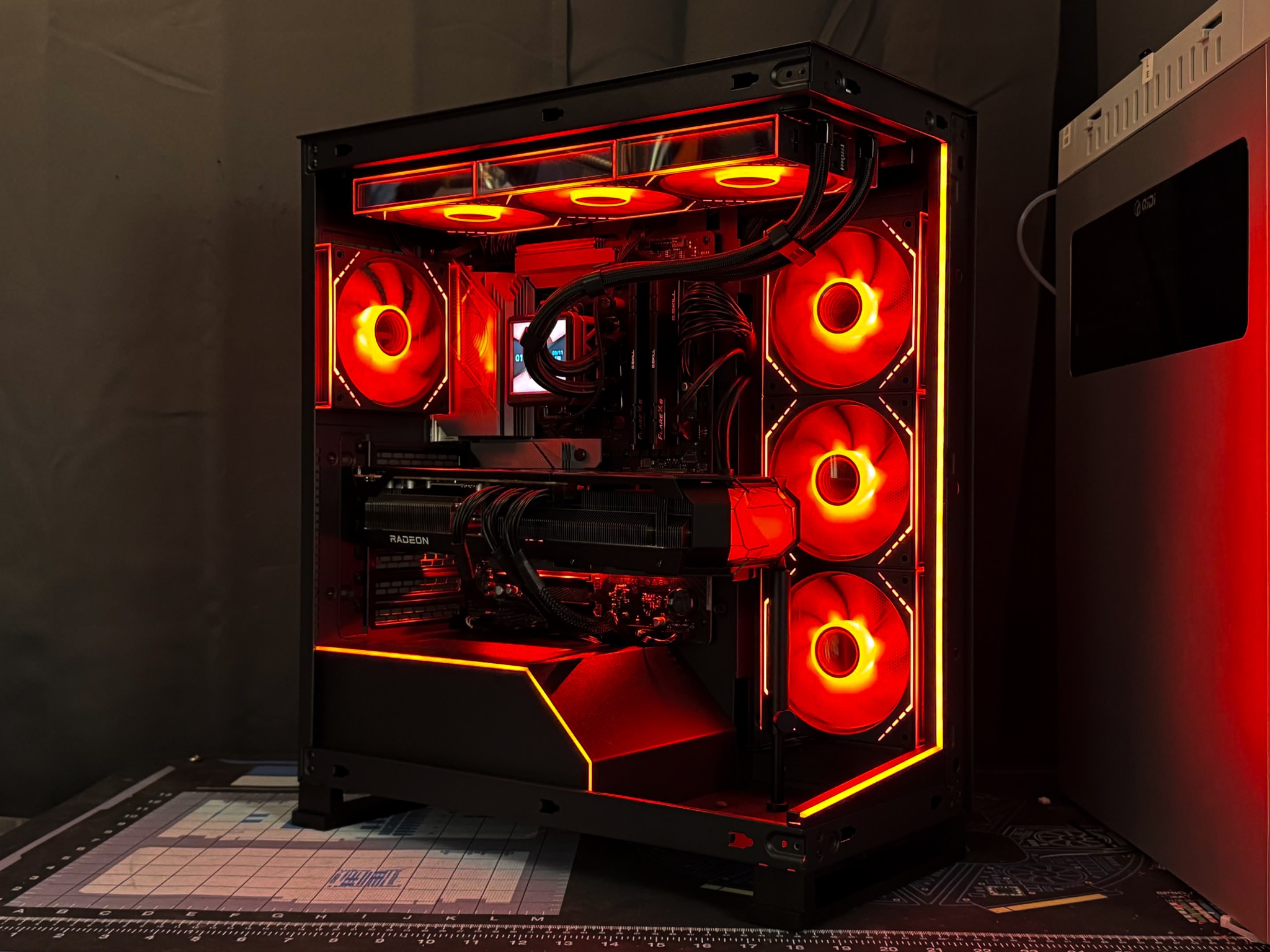 Red Devil v2 - 9800X3D, 9070XT 16GB, 2TB SSD. 32GB DDR5, Wifi