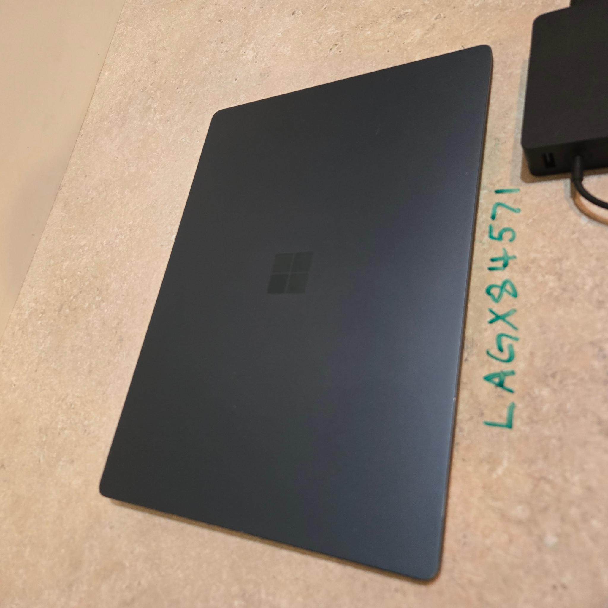 Microsoft Surface Laptop 2 - 13.5" Touch Screen - 256GB SSD - intel i5 - Model 1769