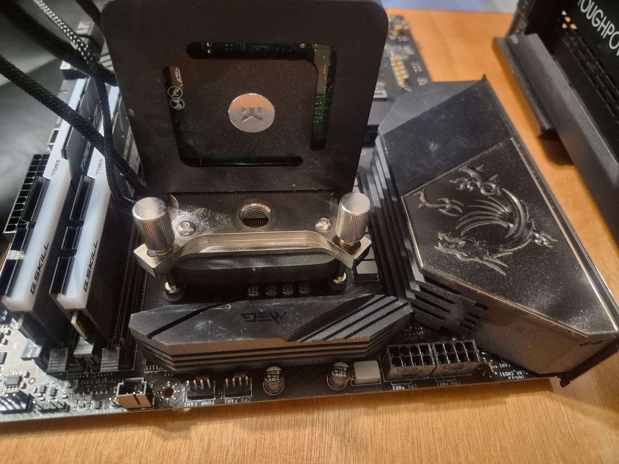 11900k/490, DDR4 32GB, Quantum Peltier cooler