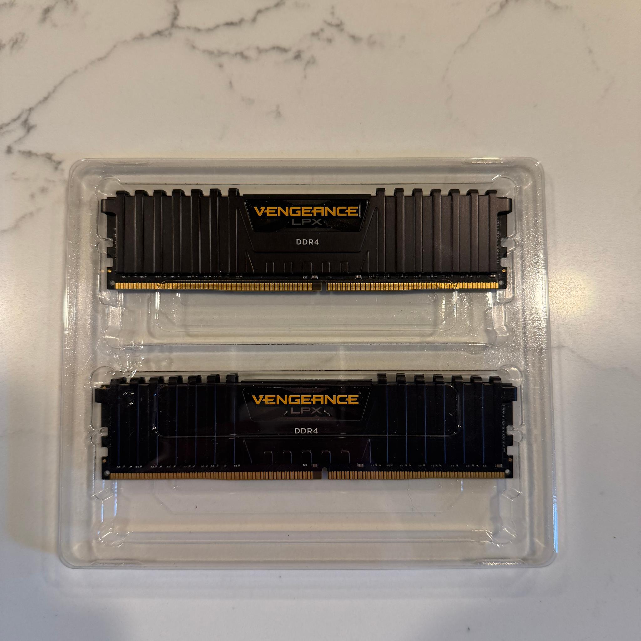 CORSAIR VENGEANCE LPX 32GB (2x16GB) DDR4 3600MHz