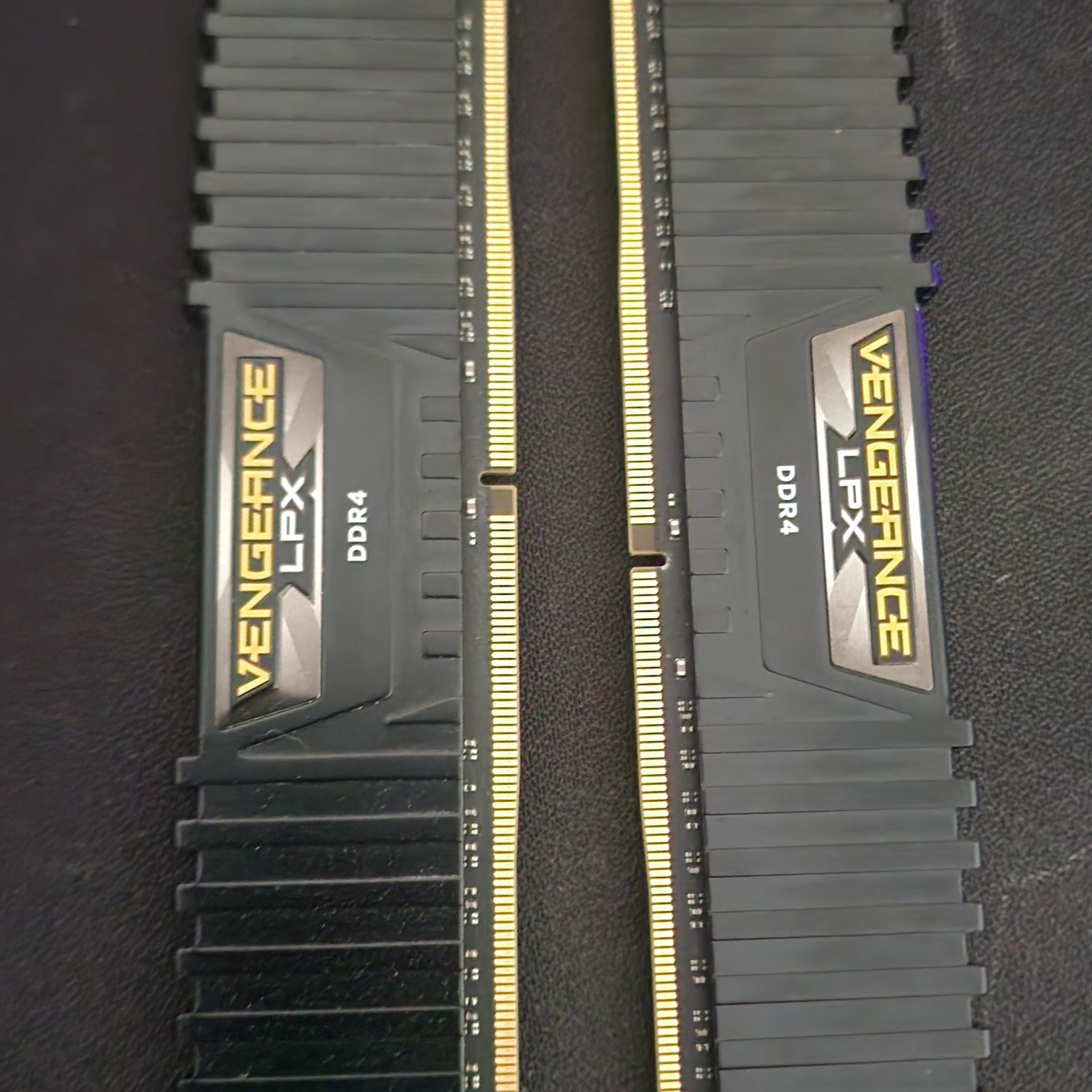 32GB CORSAIR VENGEANCE DDR4 RAM