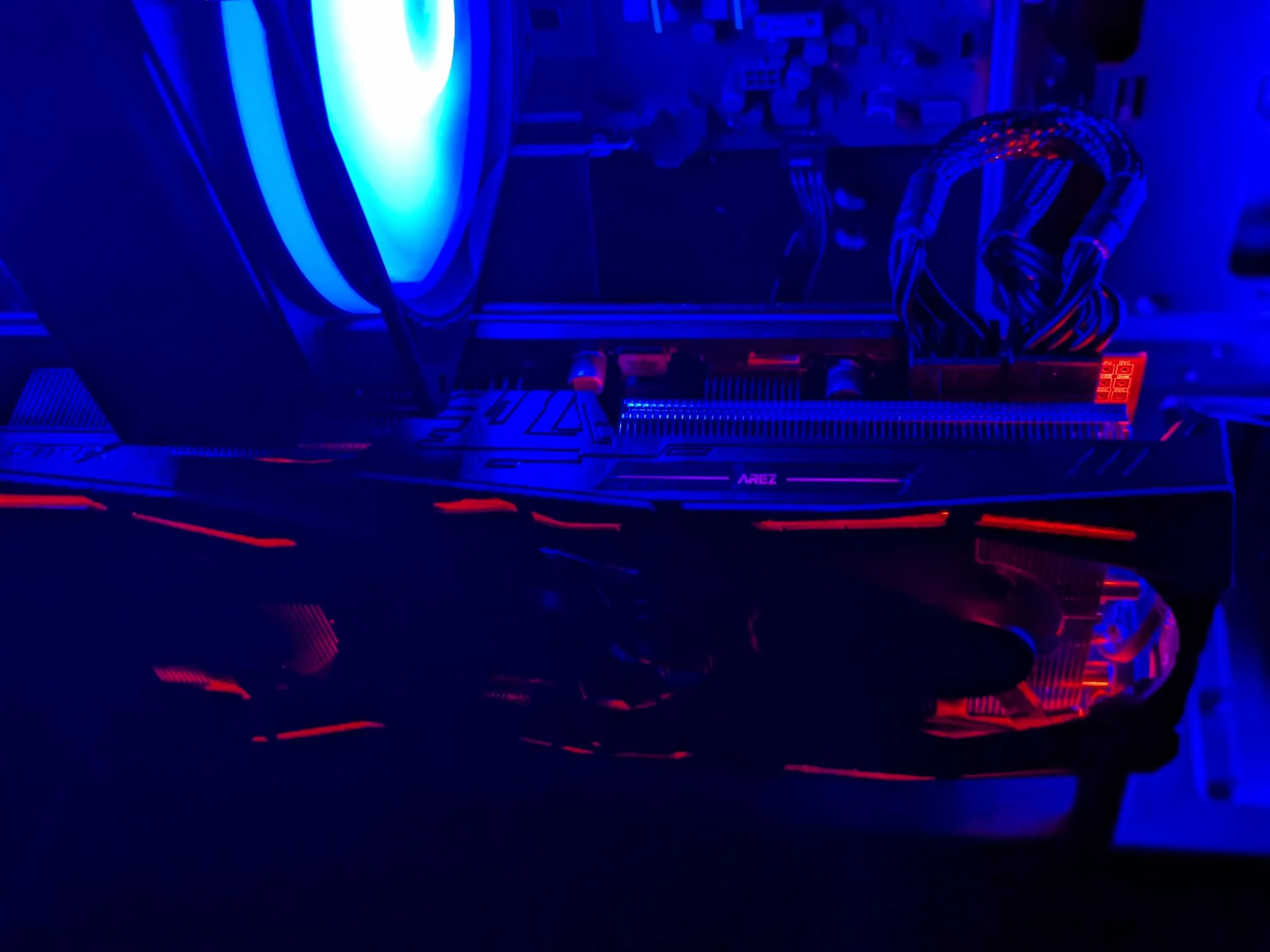1080p Gaming PC⚫️RX VEGA 56 8GB⚫️I5-8600@4.2GHz⚫️16GB DDR4 RAM⚫️1TB NVMe SSD⚫️Windows 11 Pro