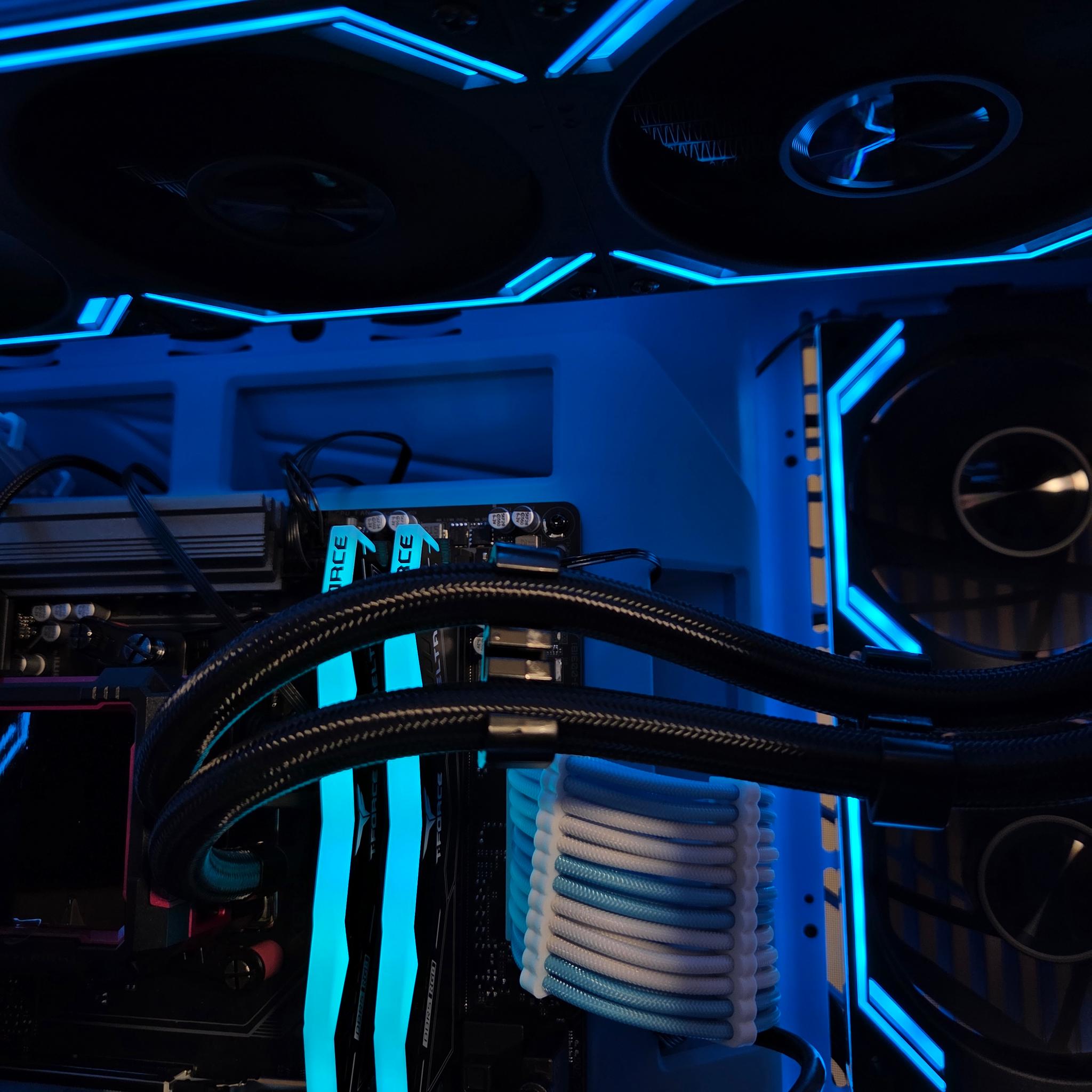 ❄ICE❄ Hyte Y70 V2 | RTX 5070TI| Ryzen 9800X3D | 32GB DDR5 | 2TB NVME | GOLD PSU | Windows 11