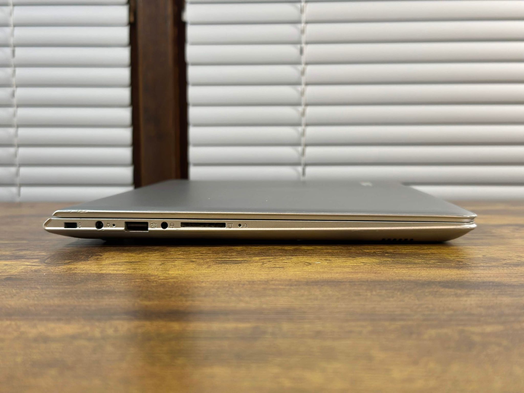 Lenovo Ideapad 510S | Intel i7 7500U | 8GB DDR4 | AMD R7 M360 2GB | 256GB SSD | Win11 | 14" Laptop