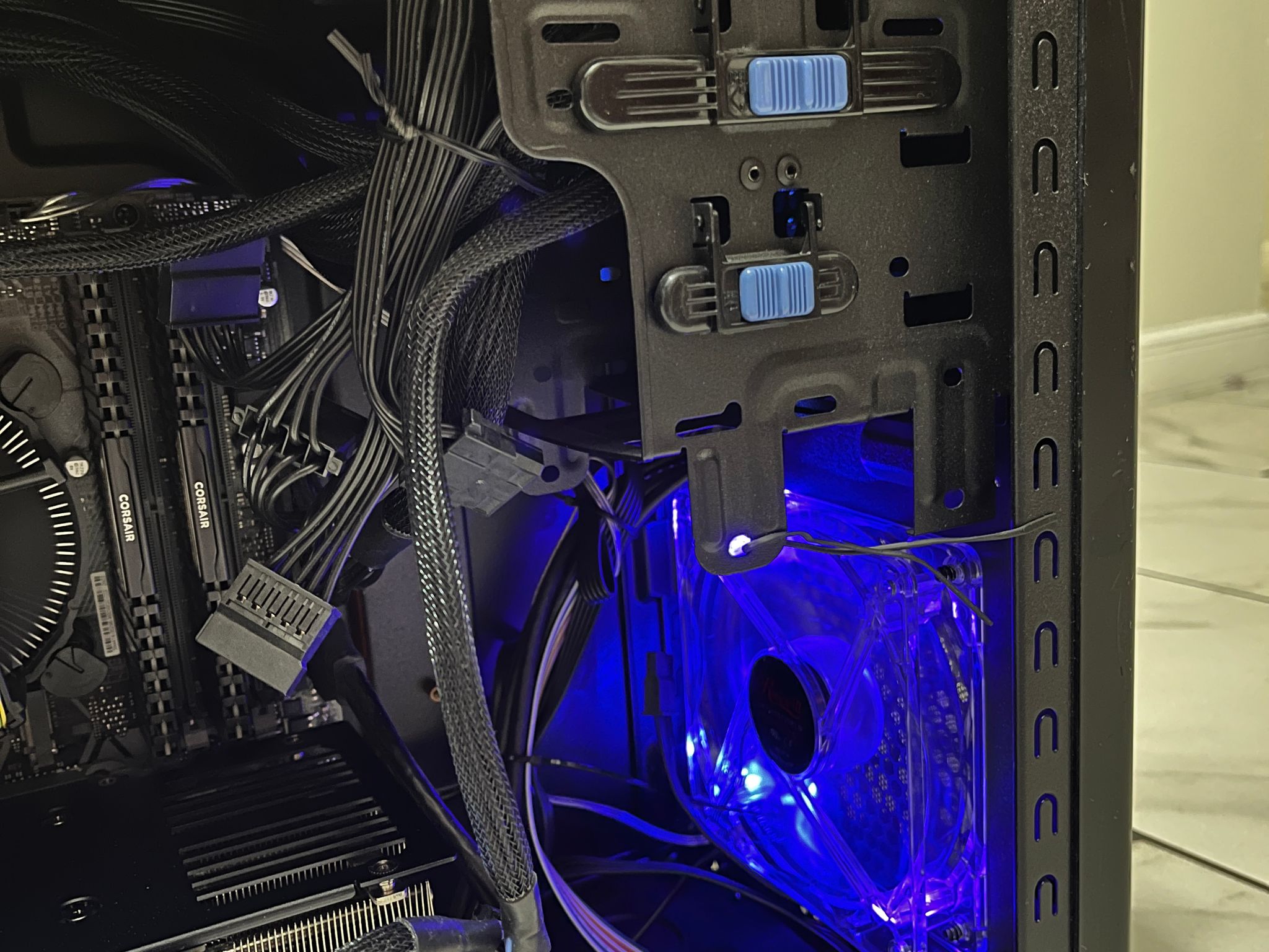 ゲーミングPC Core i5-9400F RTX 3060ti SSD1GB NVIDIA RTX 3060 Ti, Intel Core i5-9400f, 16GB RAM, 500GB SSD