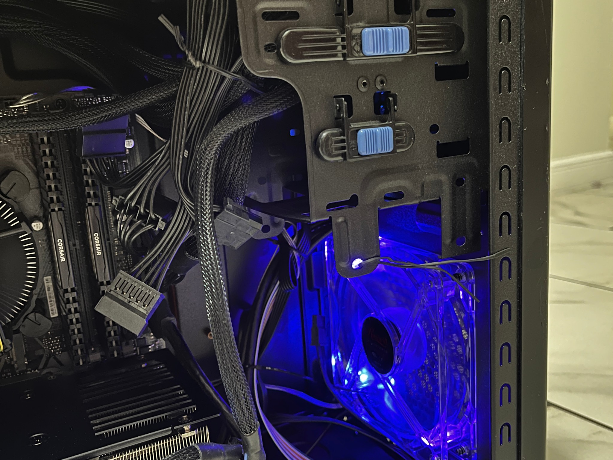 NVIDIA RTX 3060 Ti, Intel Core i5-9400f, 16GB RAM, 500GB SSD - Sleeper Gaming PC w/ Wi-Fi & BT
