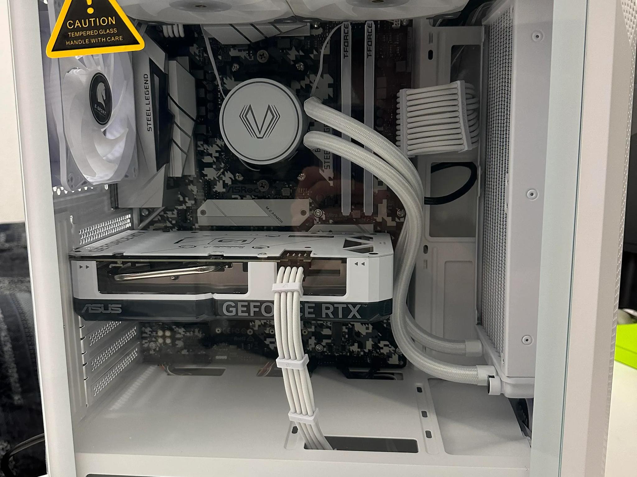 Frostbite ❄️ : Asus 4060 OC| AMD 5600| 1TB NVME| 3600mhz 16GB Ram| Liquid Cooled| Win 10
