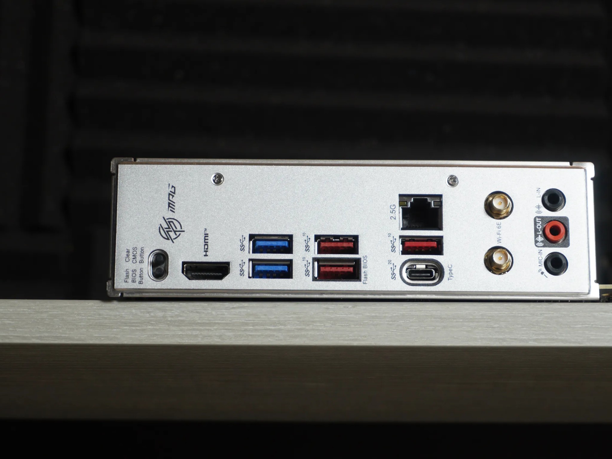 MSI b650i Edge | AMD R7 9700x