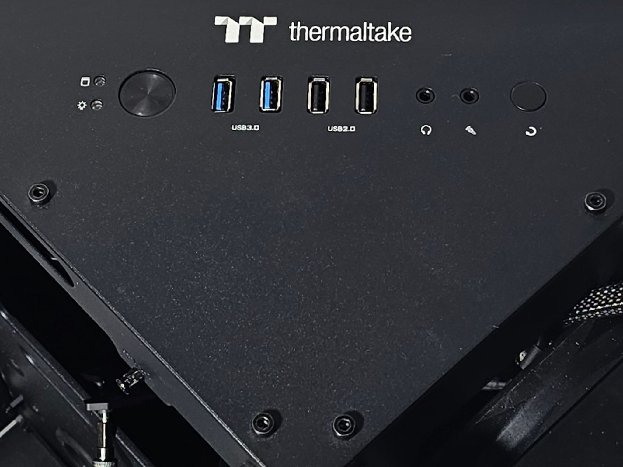 Thermaltake Core P90 Tempered Glass Edition (Wall Mount PC Case) w\ NZXT 420mm AIO & Wall Mount