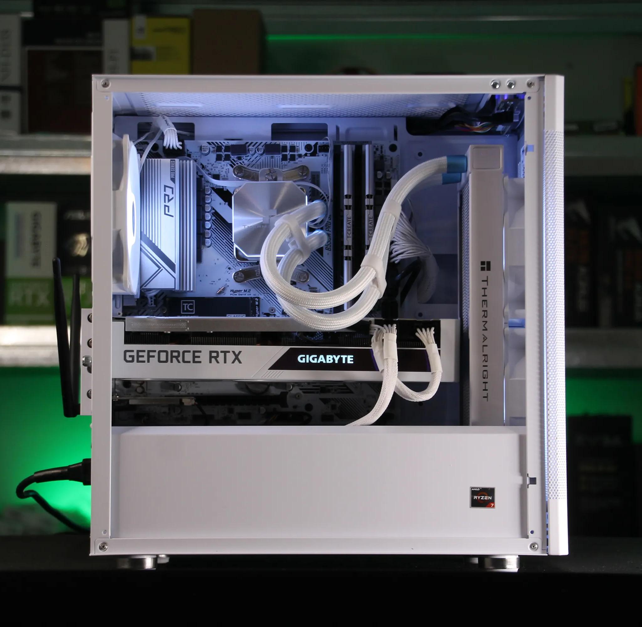 𝙄𝘾𝙀𝙀 // Ryzen 7 3700X, RTX 3070 // Mid-range Gaming PC