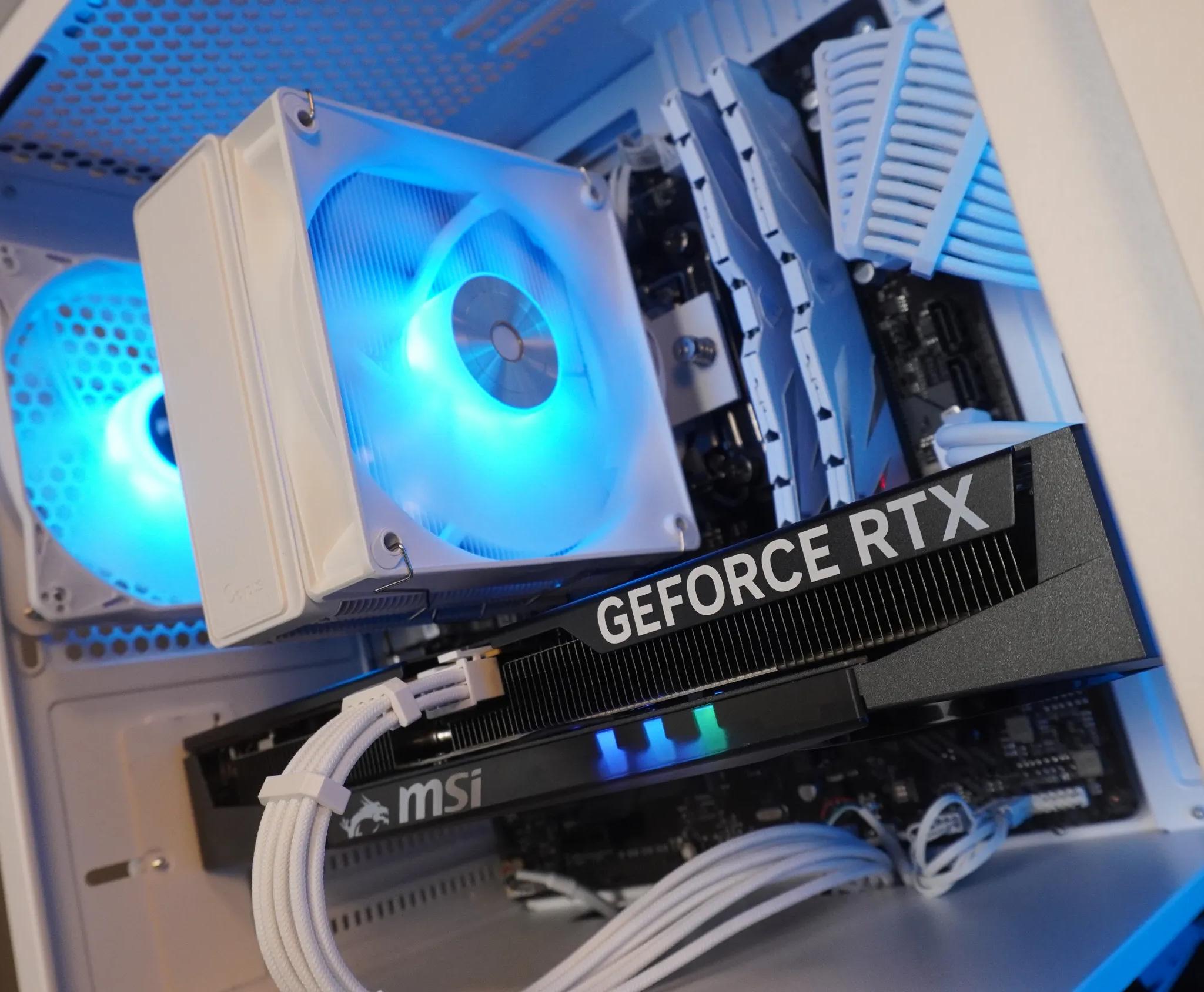🤍AESTHETIC🤍 1440/1080p NEW GEN GAMING MACHINE 💚RTX 5060 💙 i5 12400f | 32GB | 1TB | WIFI
