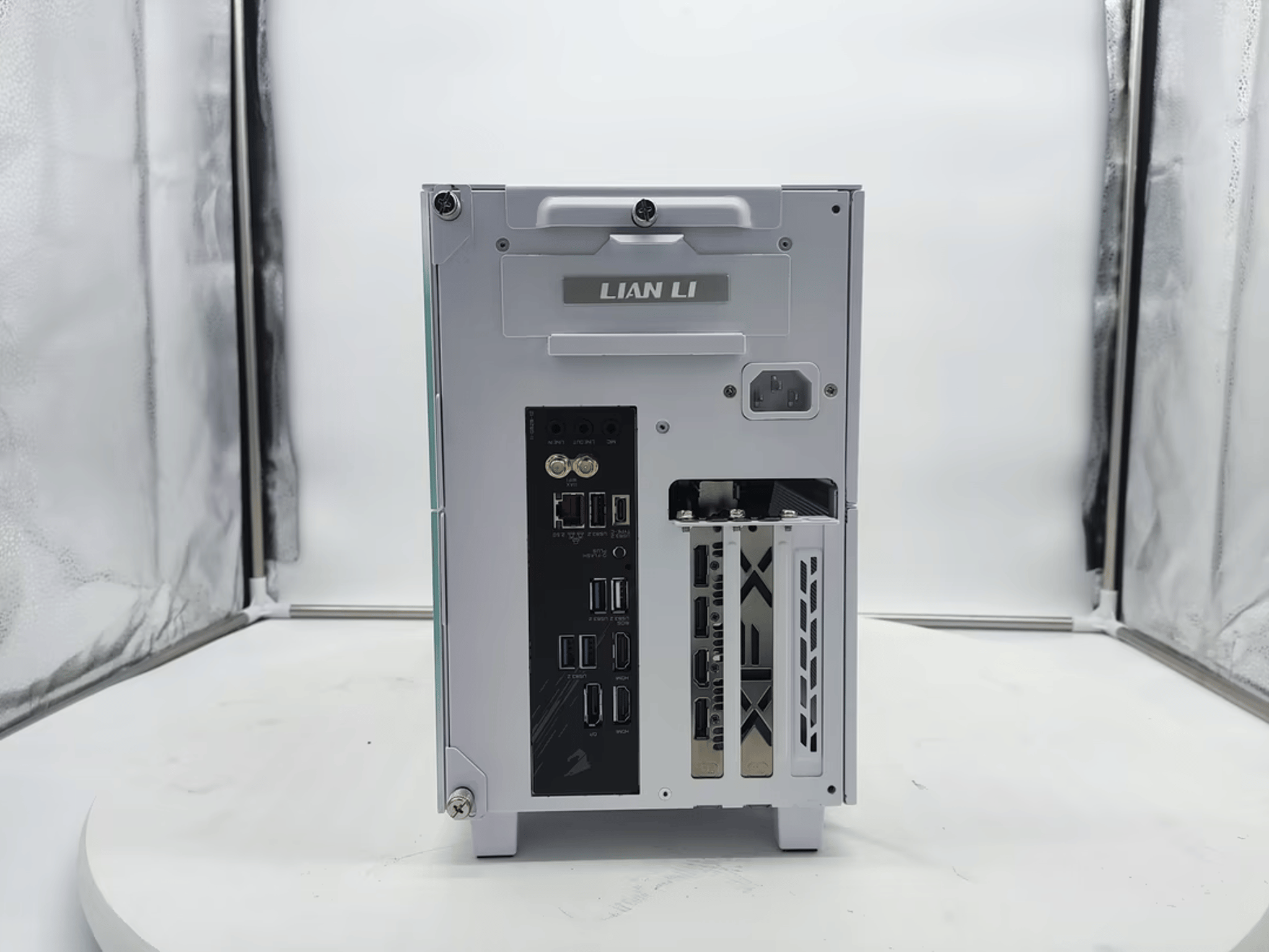 Compact Monster Q58! | 5700G | 6700XT | 2x8GB 3200MHz Ram | 1TB PCIE 3.0 NVME | 240mm AIO