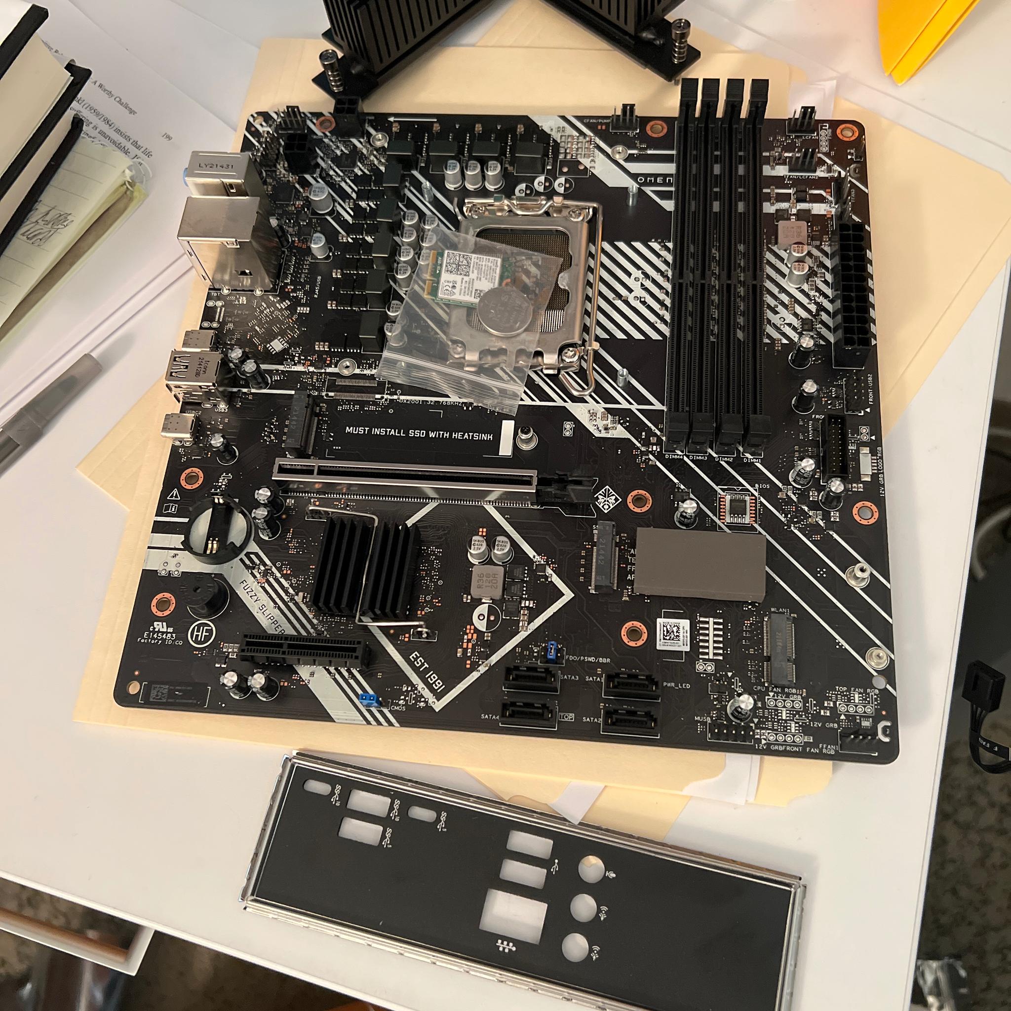 HP OMEN Z690 40L used Intel motherboard and heatsink! 