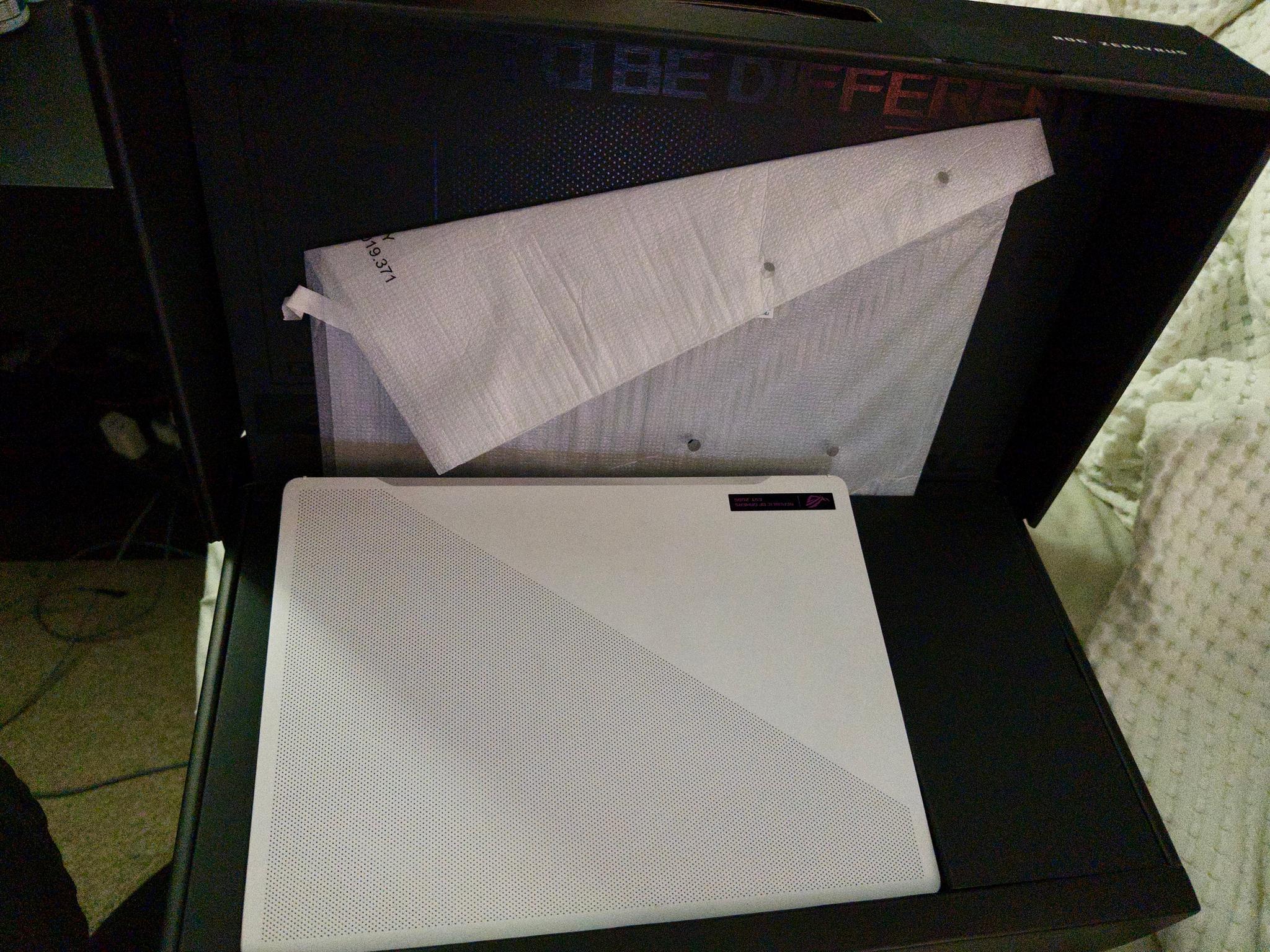 ASUS ROG Zephyrus G14 14" Gaming Laptop, Ryzen 9 6900HS, RX 6700S, 16GB RAM, 1TB SSD, White, (2022)